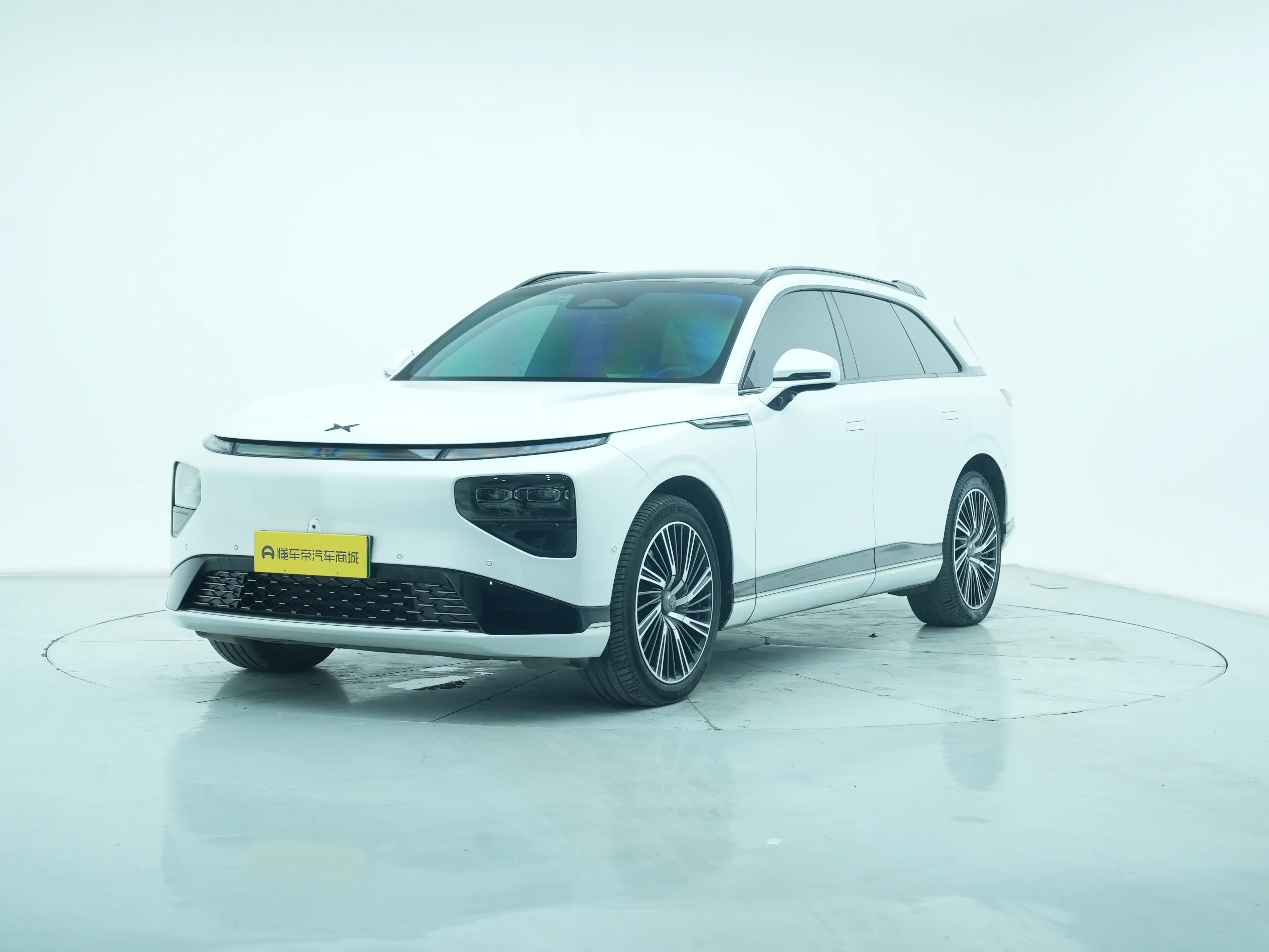 Xpeng G9  из Китая