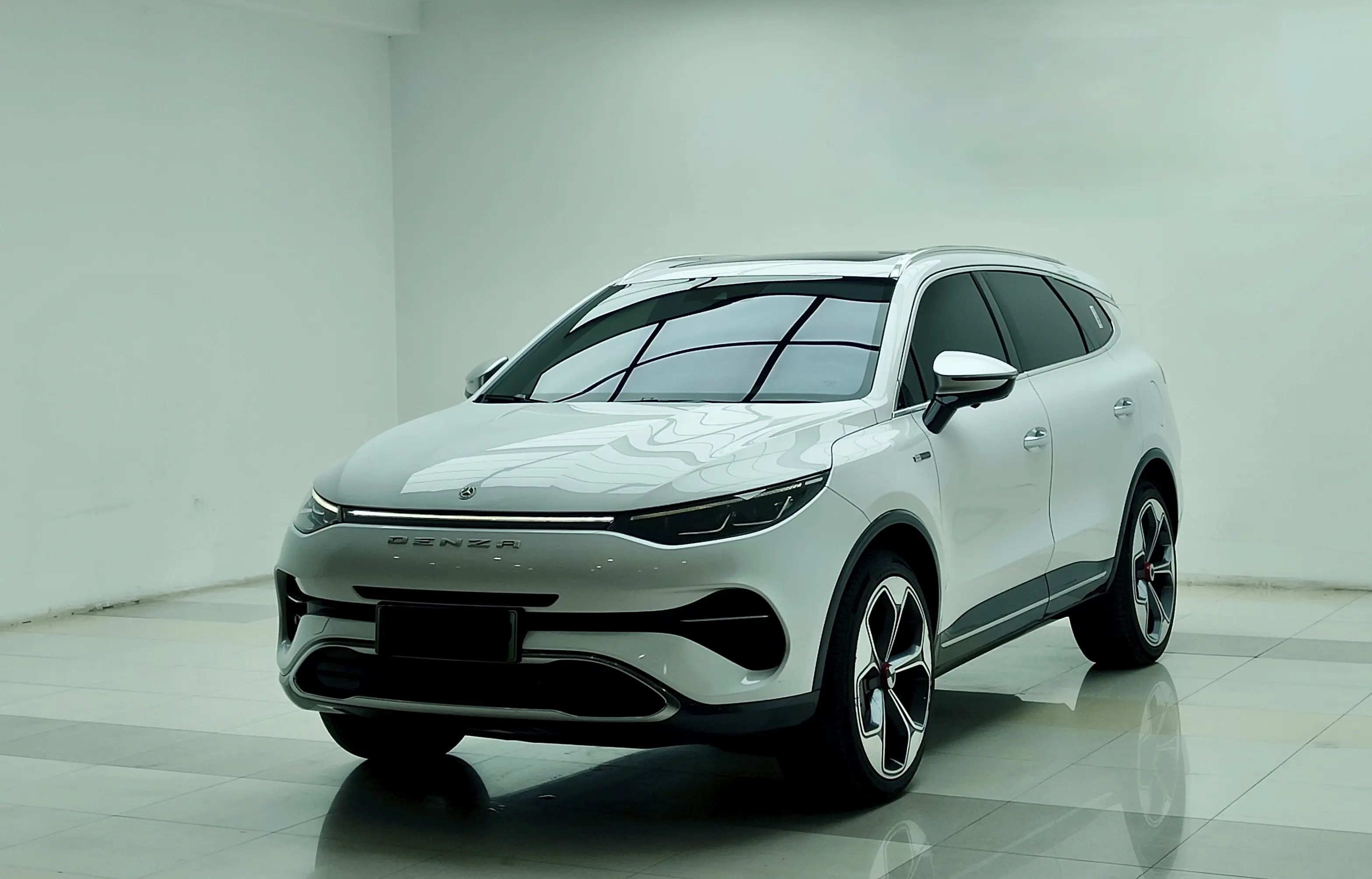 Denza X PHEV  из Китая