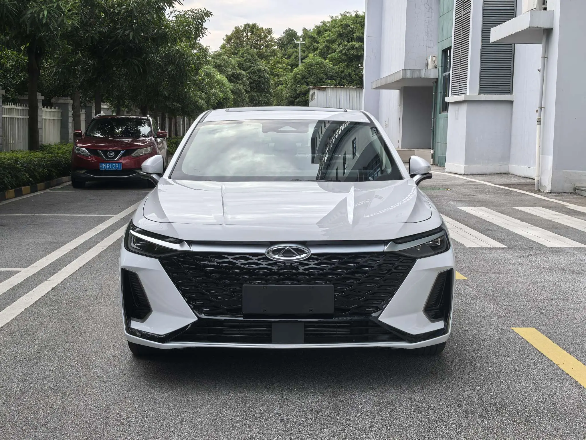 Chery Arrizo 8  из Китая