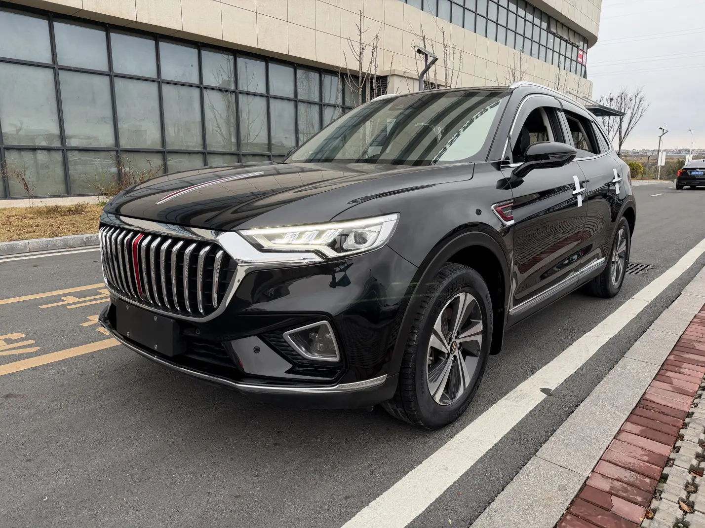 Hongqi HS5  из Китая