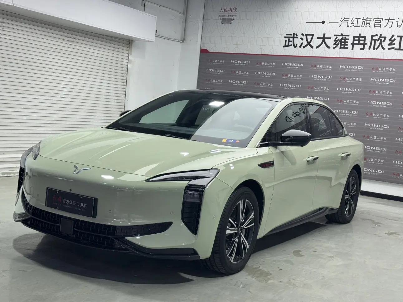 Hongqi EH7  из Китая