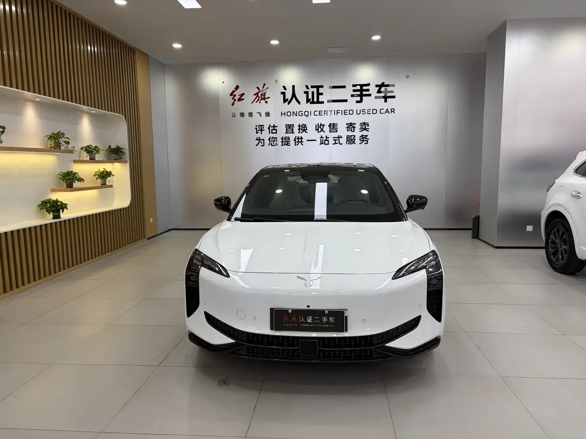 Hongqi EH7  из Китая