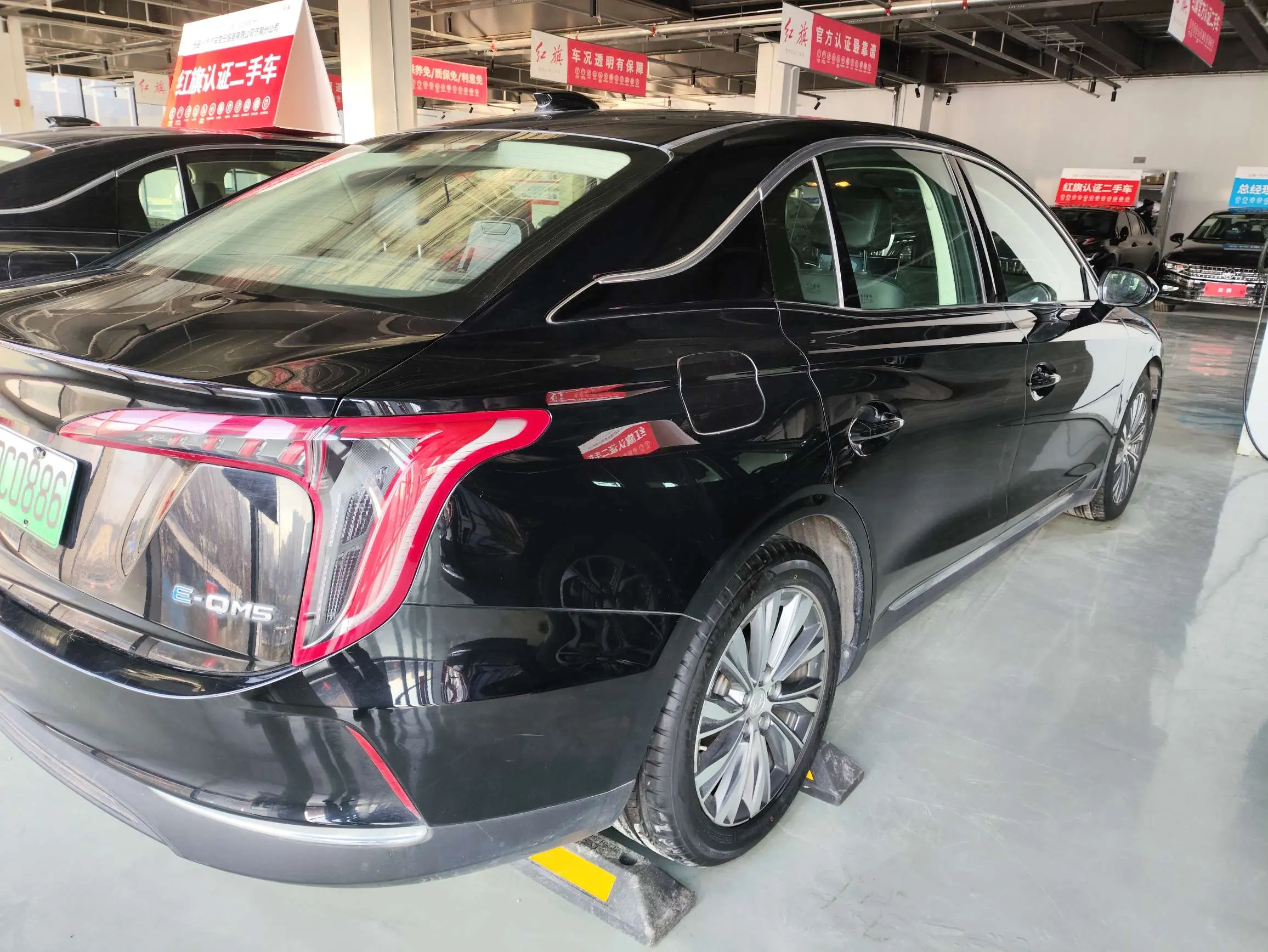 Hongqi E-QM5  из Китая