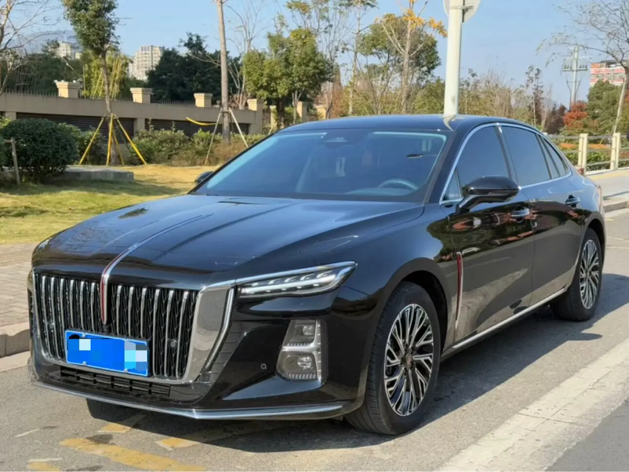 Hongqi H5  из Китая