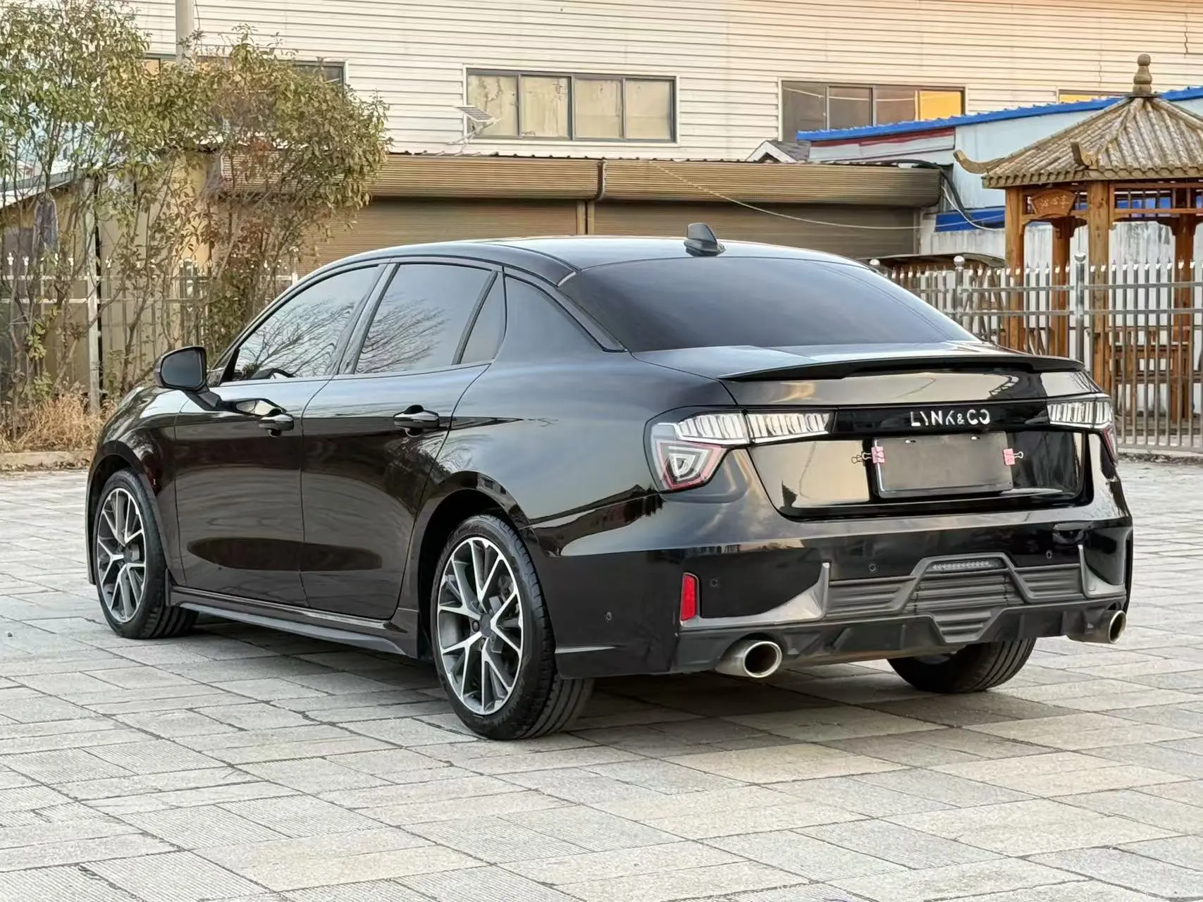 Lynk & Co 03
