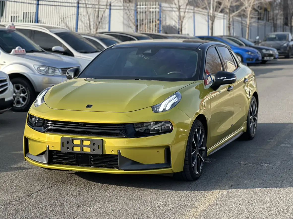 Lynk & Co 03