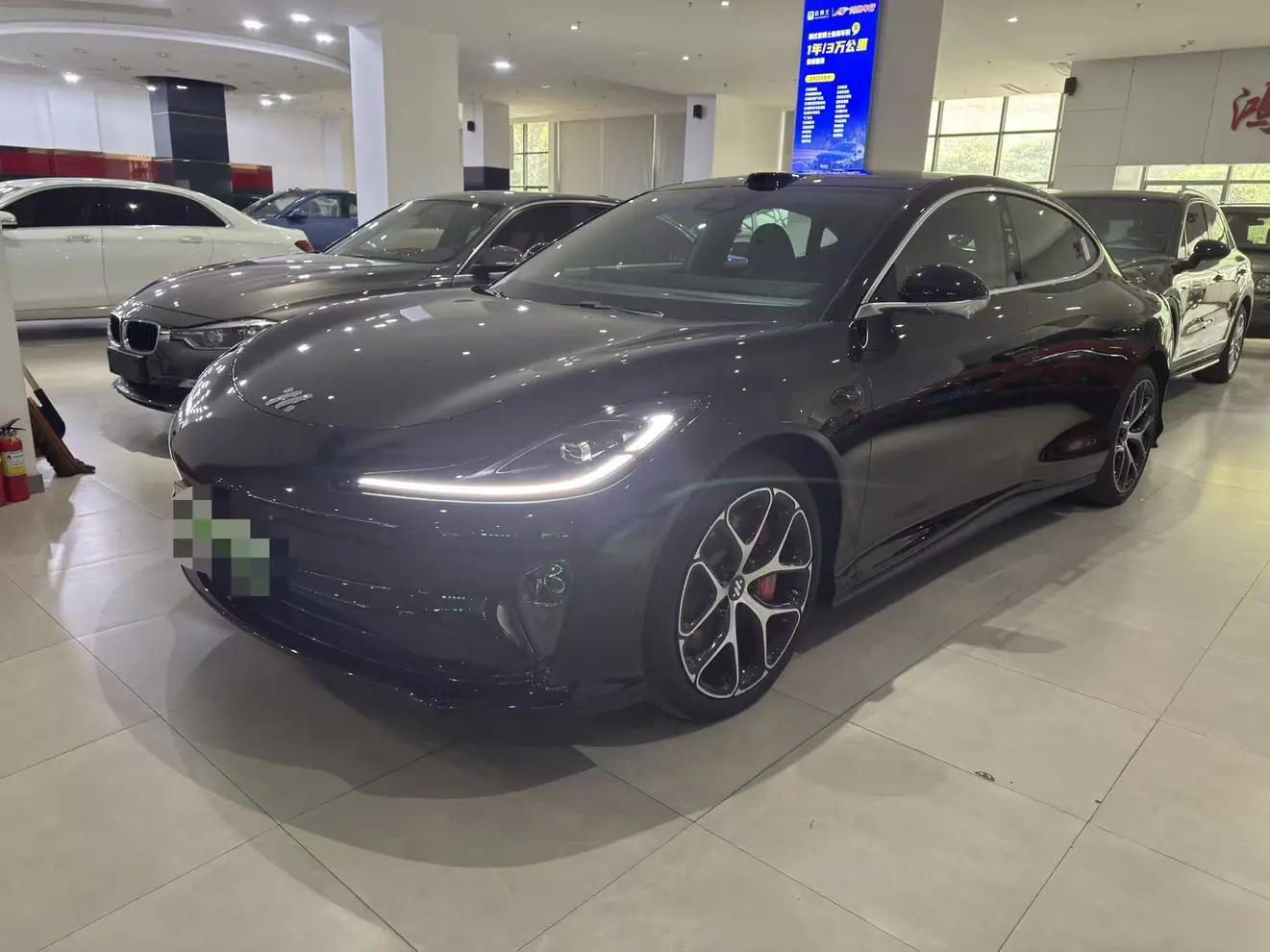 Zhiji L6  из Китая