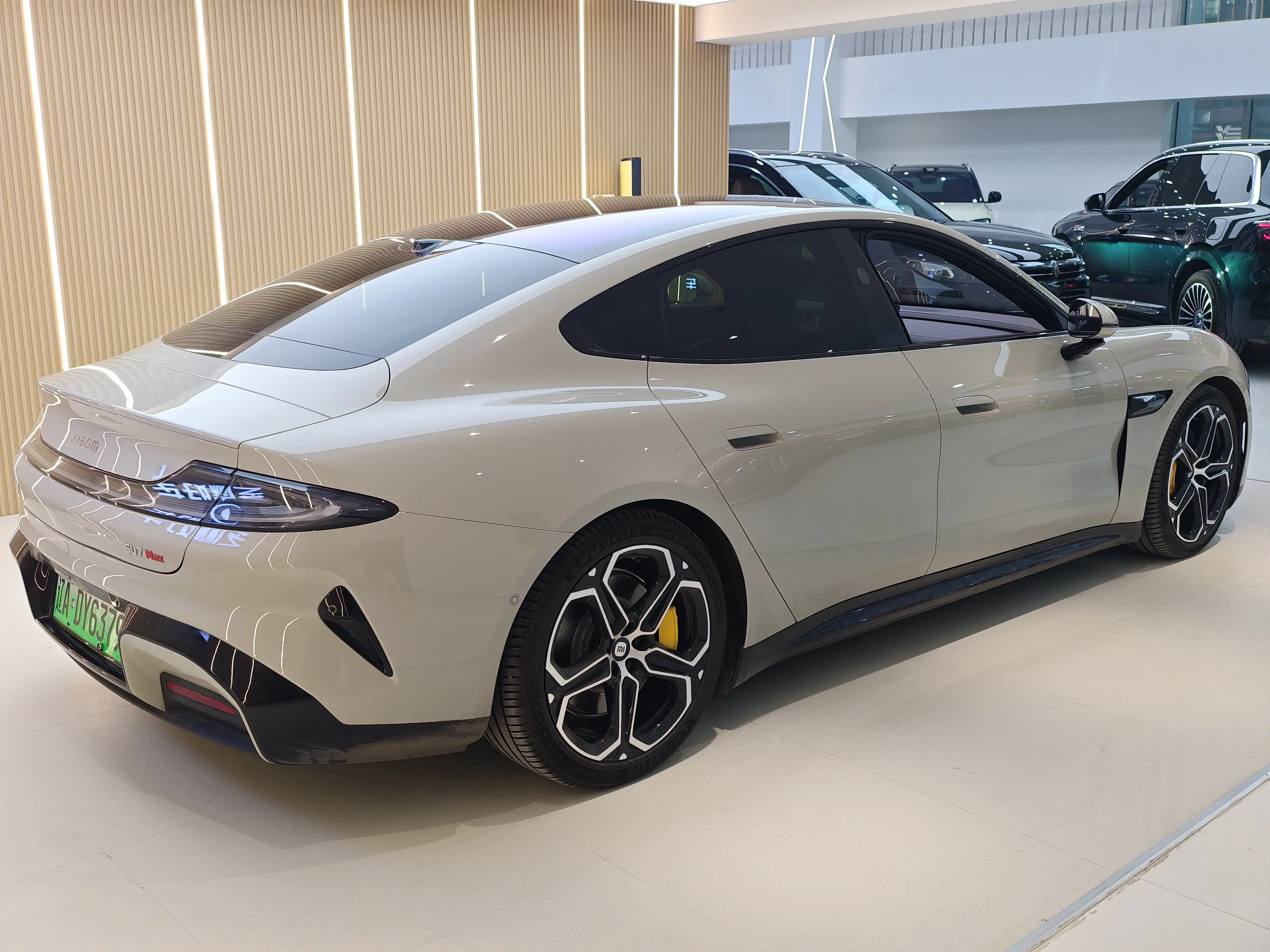 Xiaomi car Xiaomi SU7  из Китая