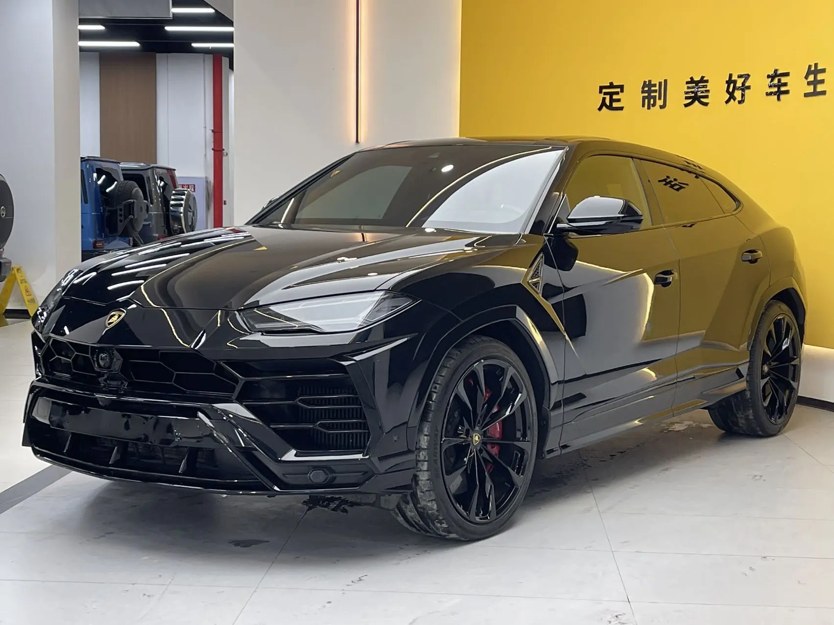 Lamborghini Urus  из Китая