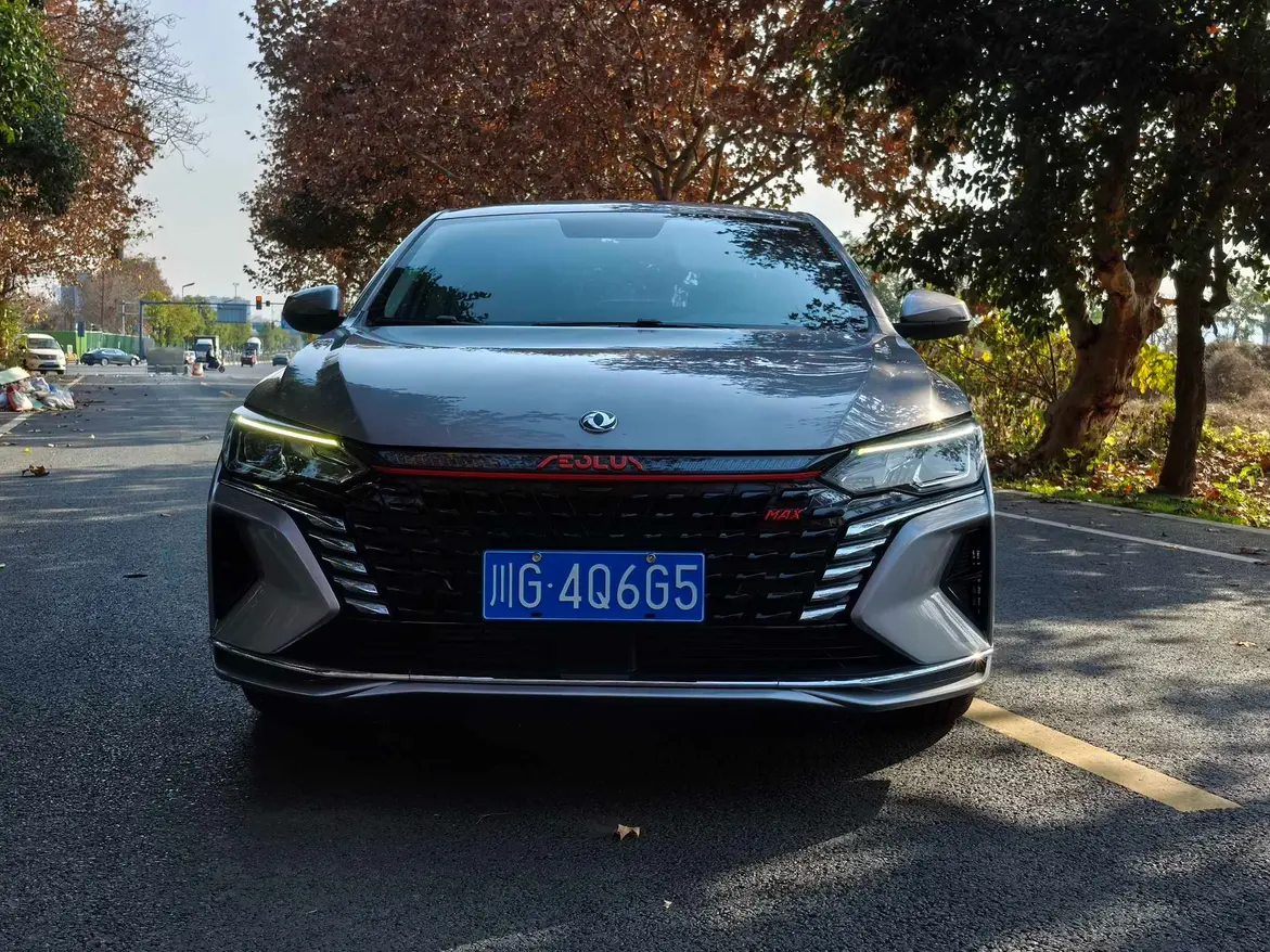 Dongfeng Yixuan MAX  из Китая