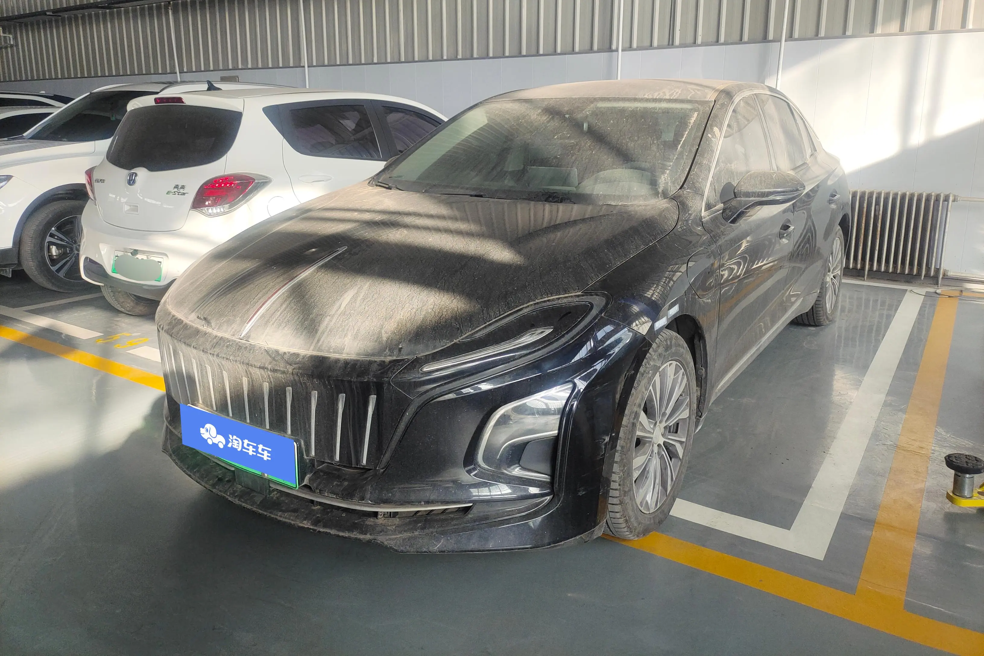 Hongqi E-QM5  из Китая