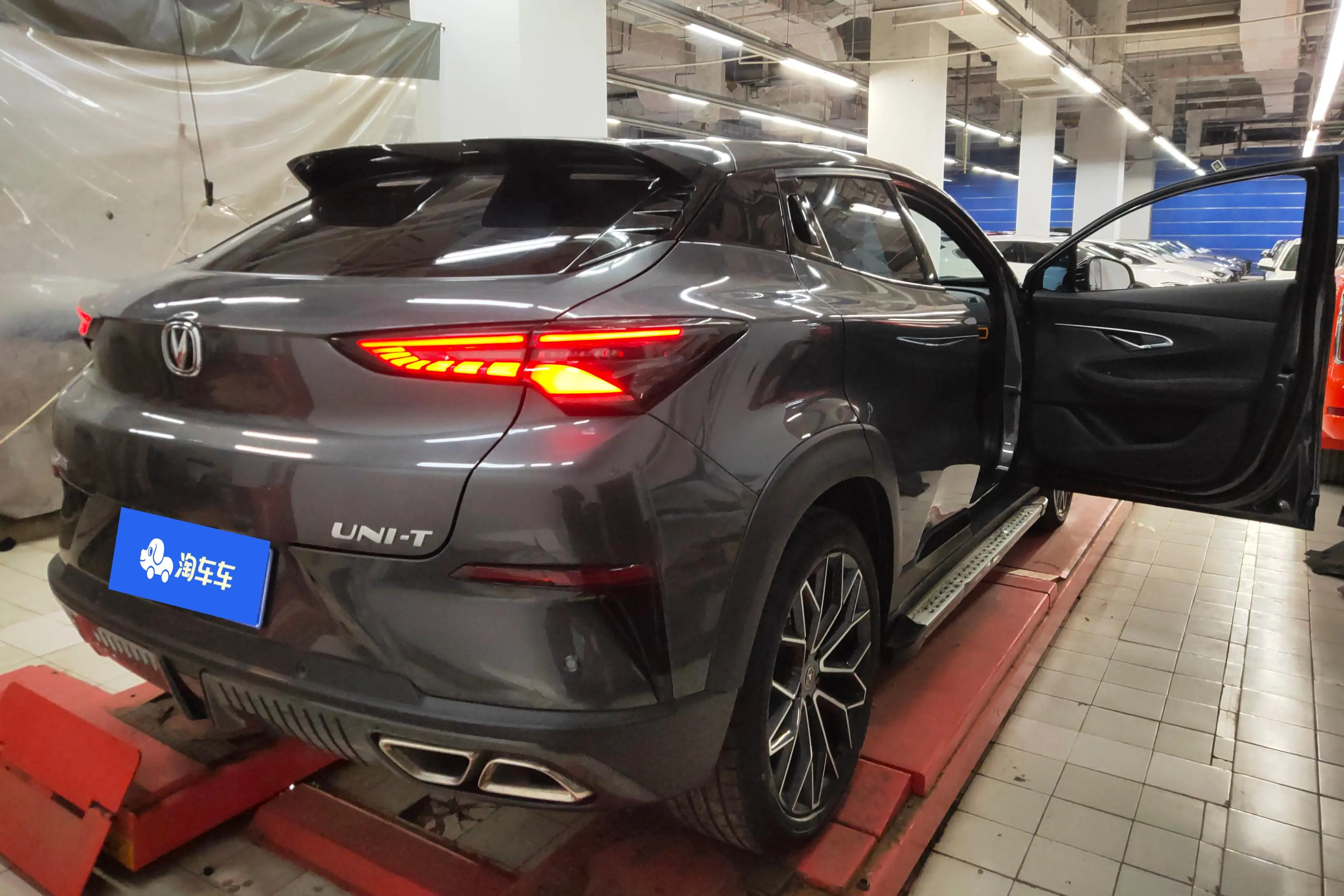 Changan UNI-T  из Китая