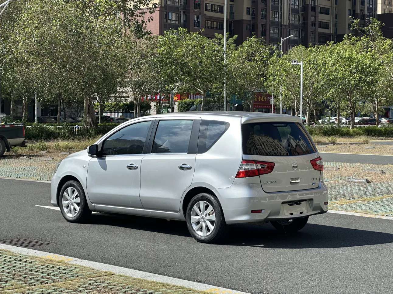 Nissan Li Wei  из Китая