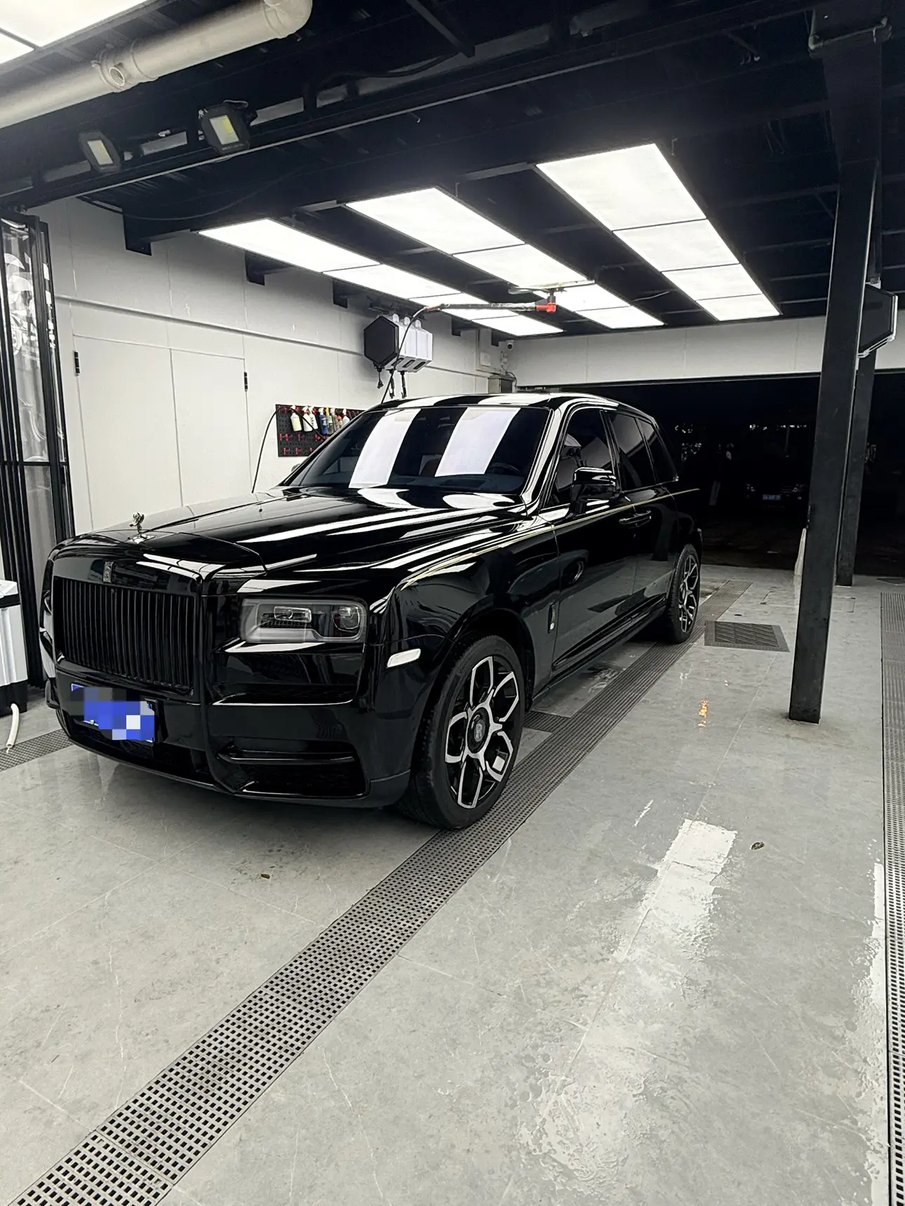Rolls Royce Cullinan  из Китая