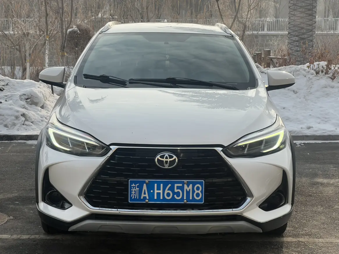 Toyota Yaris L  из Китая