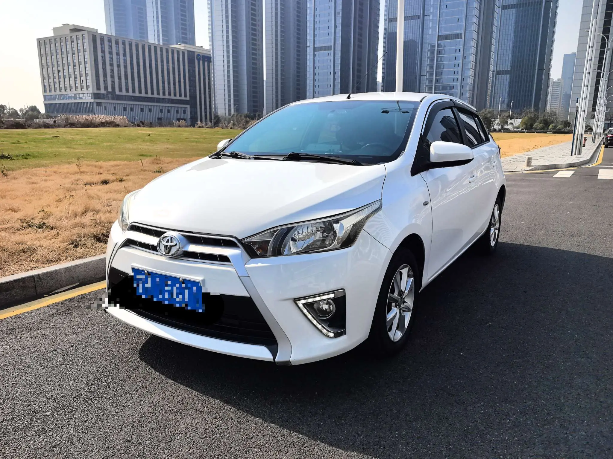 Toyota Yaris L  из Китая