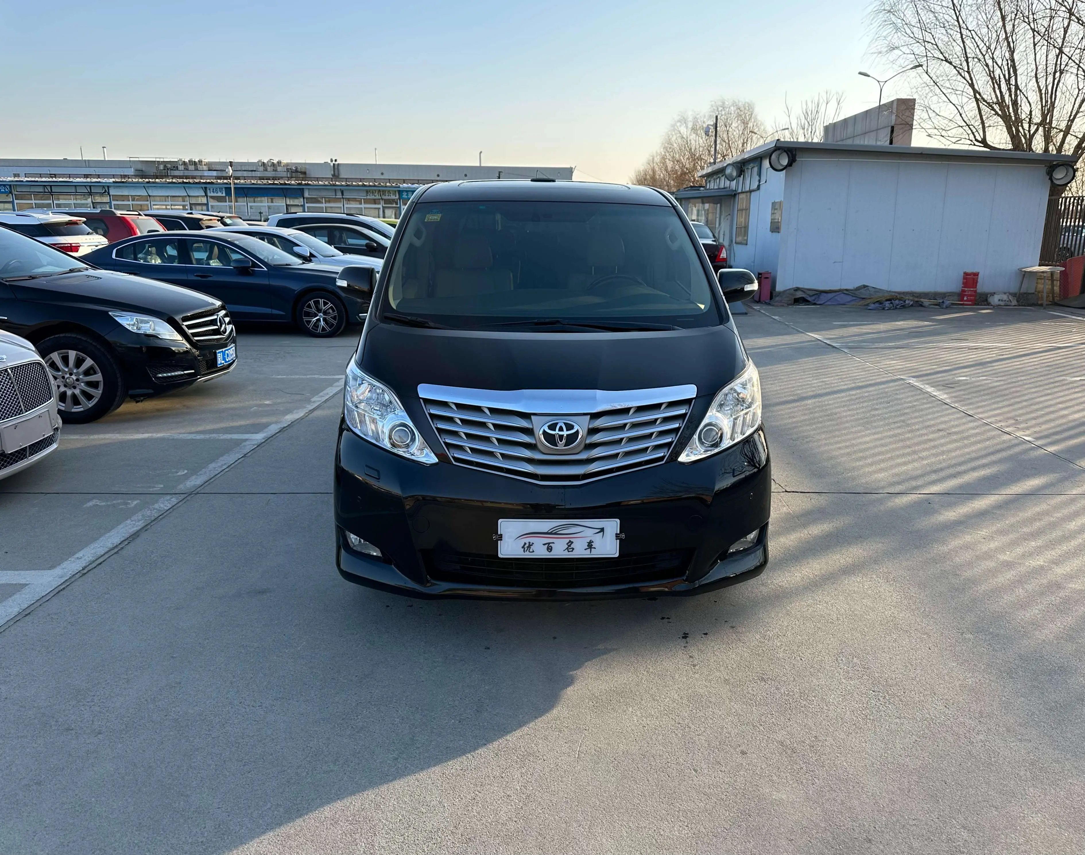 Toyota Alphard (Elfa)  из Китая