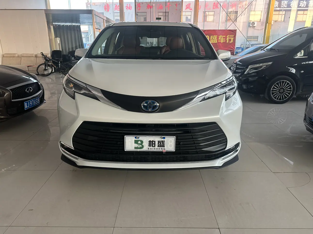 Toyota Sienna  из Китая