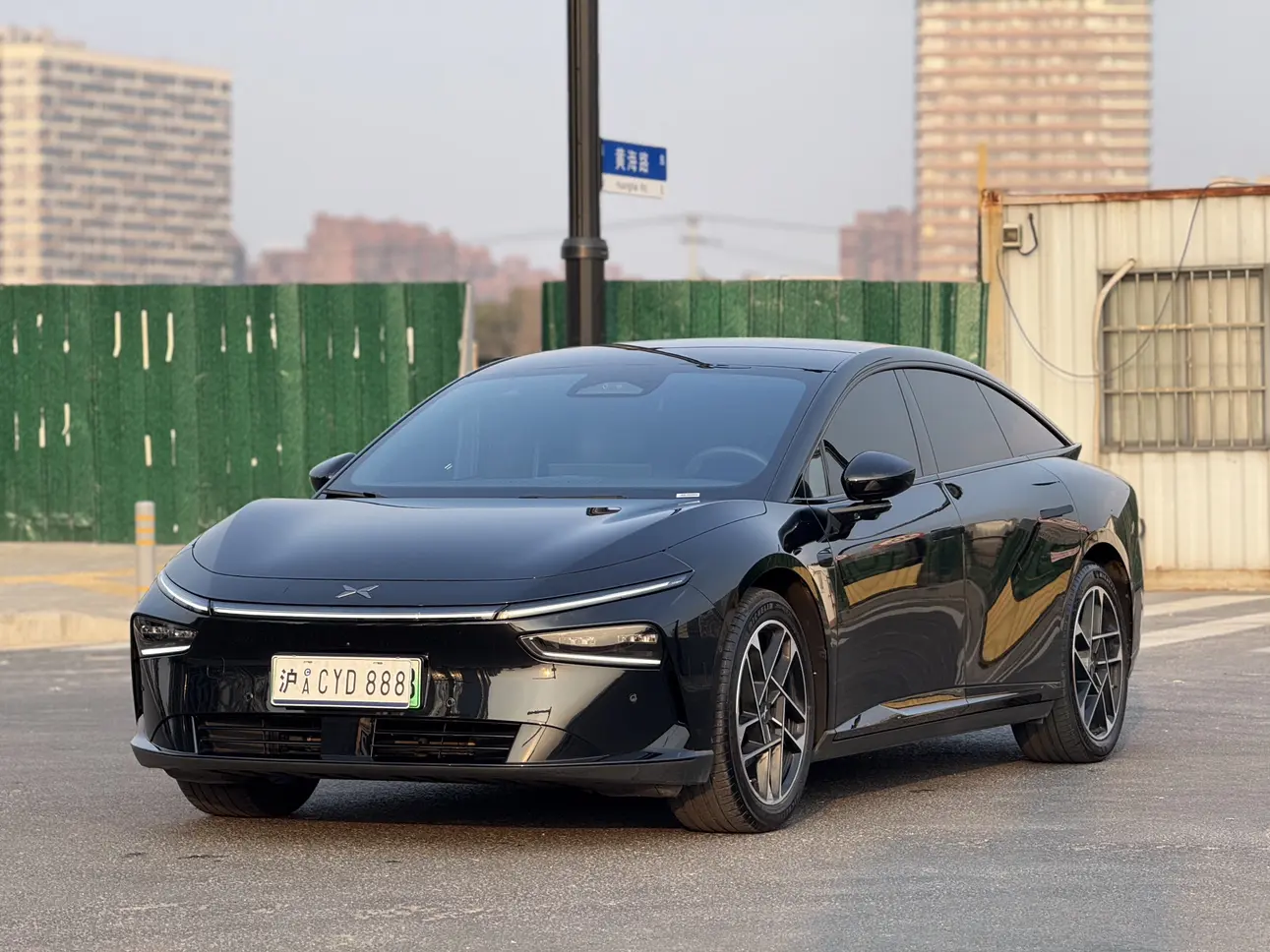 Xpeng P7+  из Китая