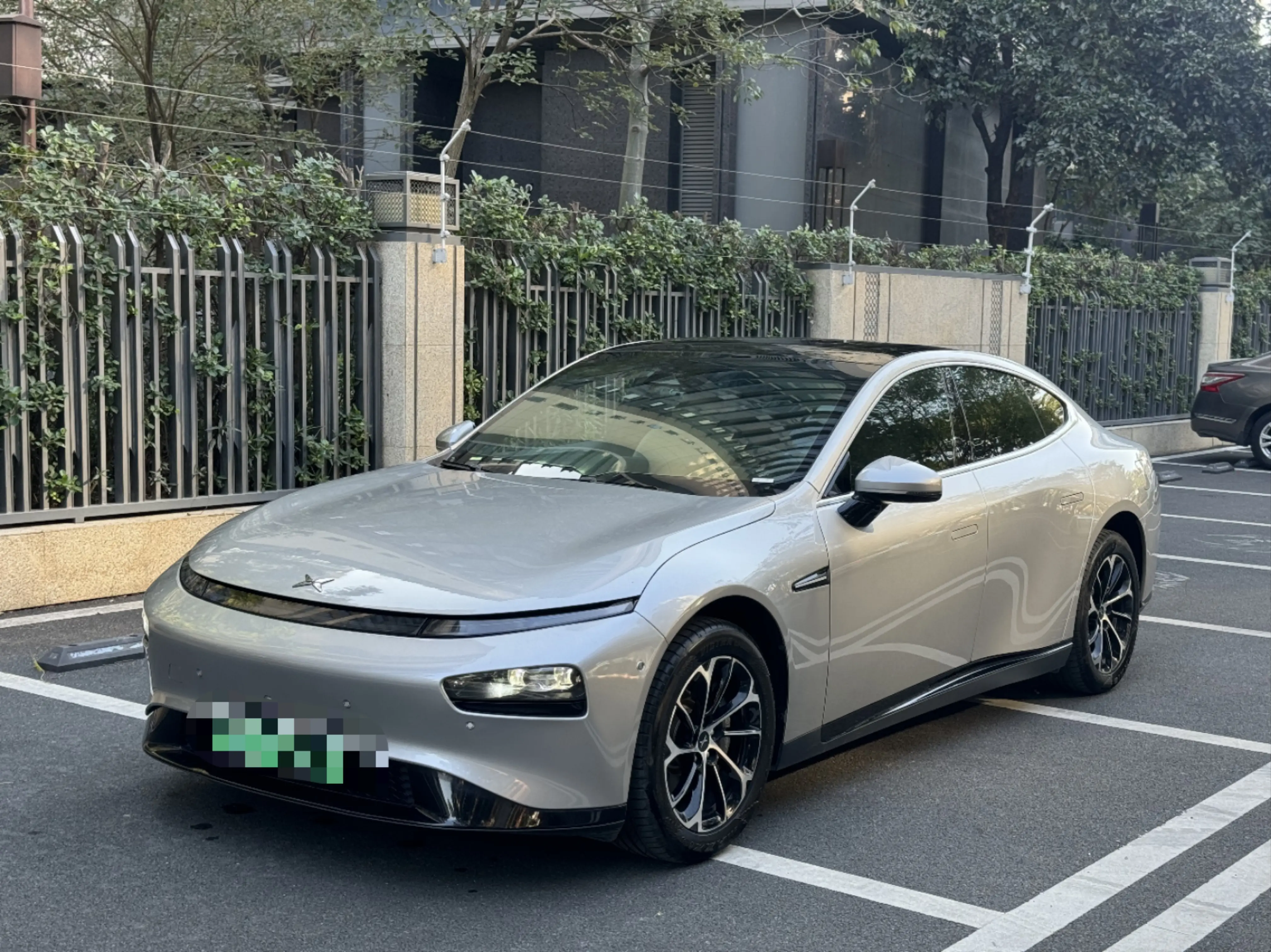 Xpeng P7  из Китая