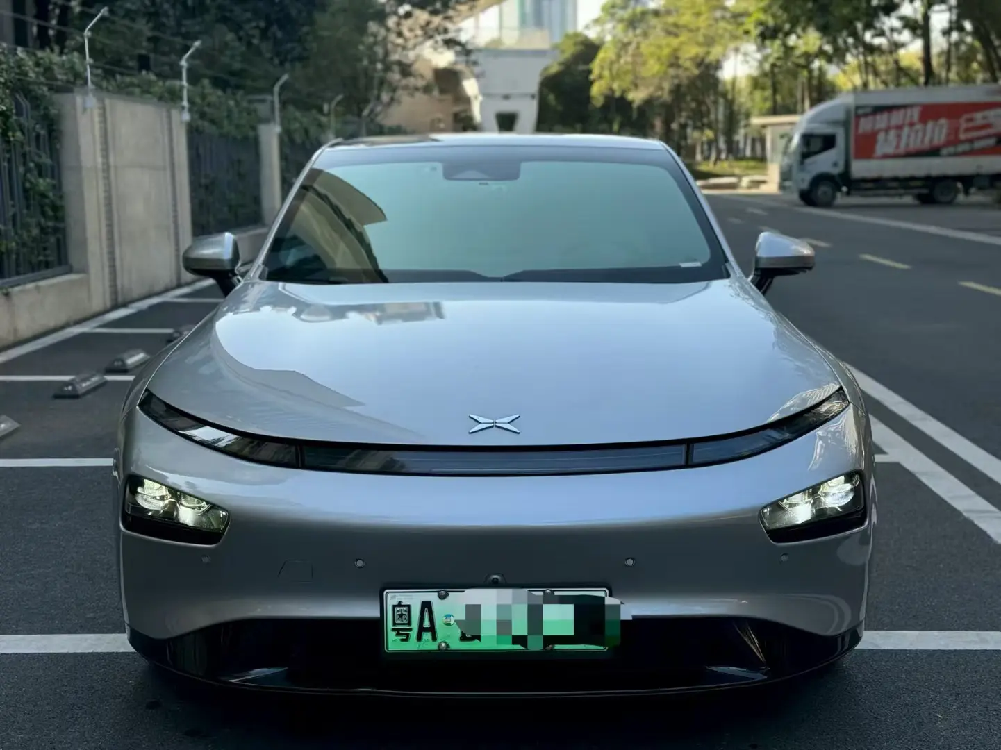 Xpeng P7  из Китая