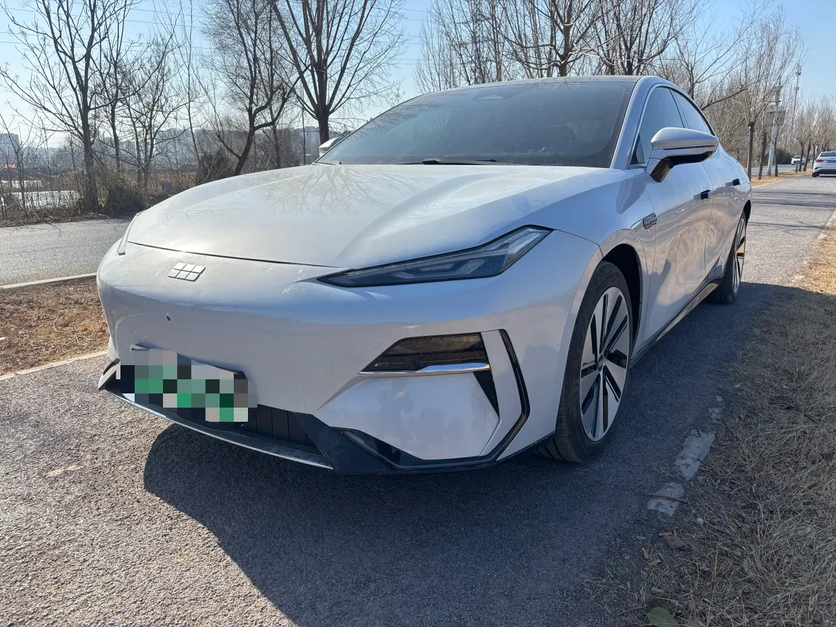 Geely Galaxy E8  из Китая