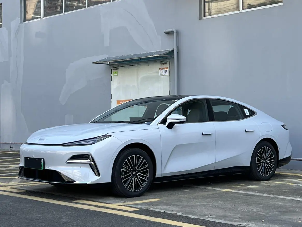 Geely Galaxy Star 8 PHEV  из Китая