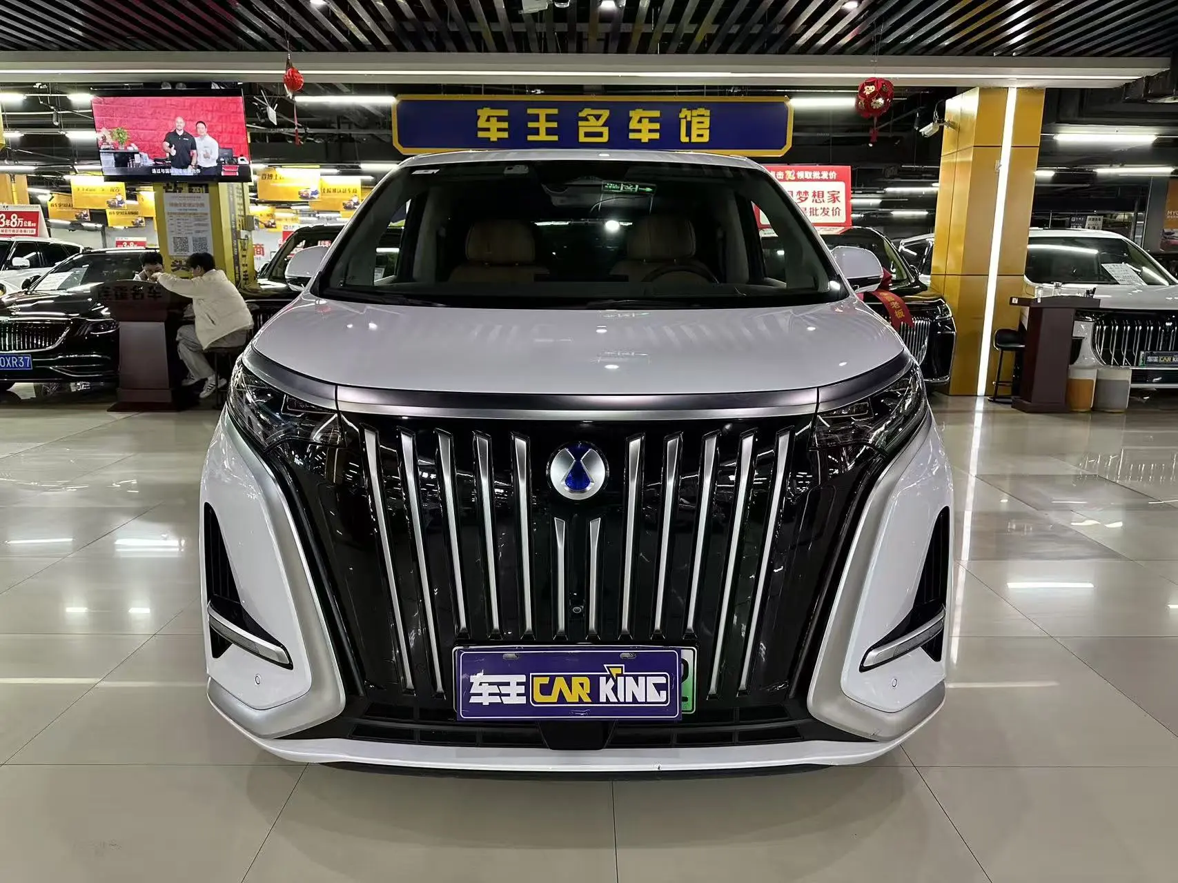 Denza D9 EV  из Китая