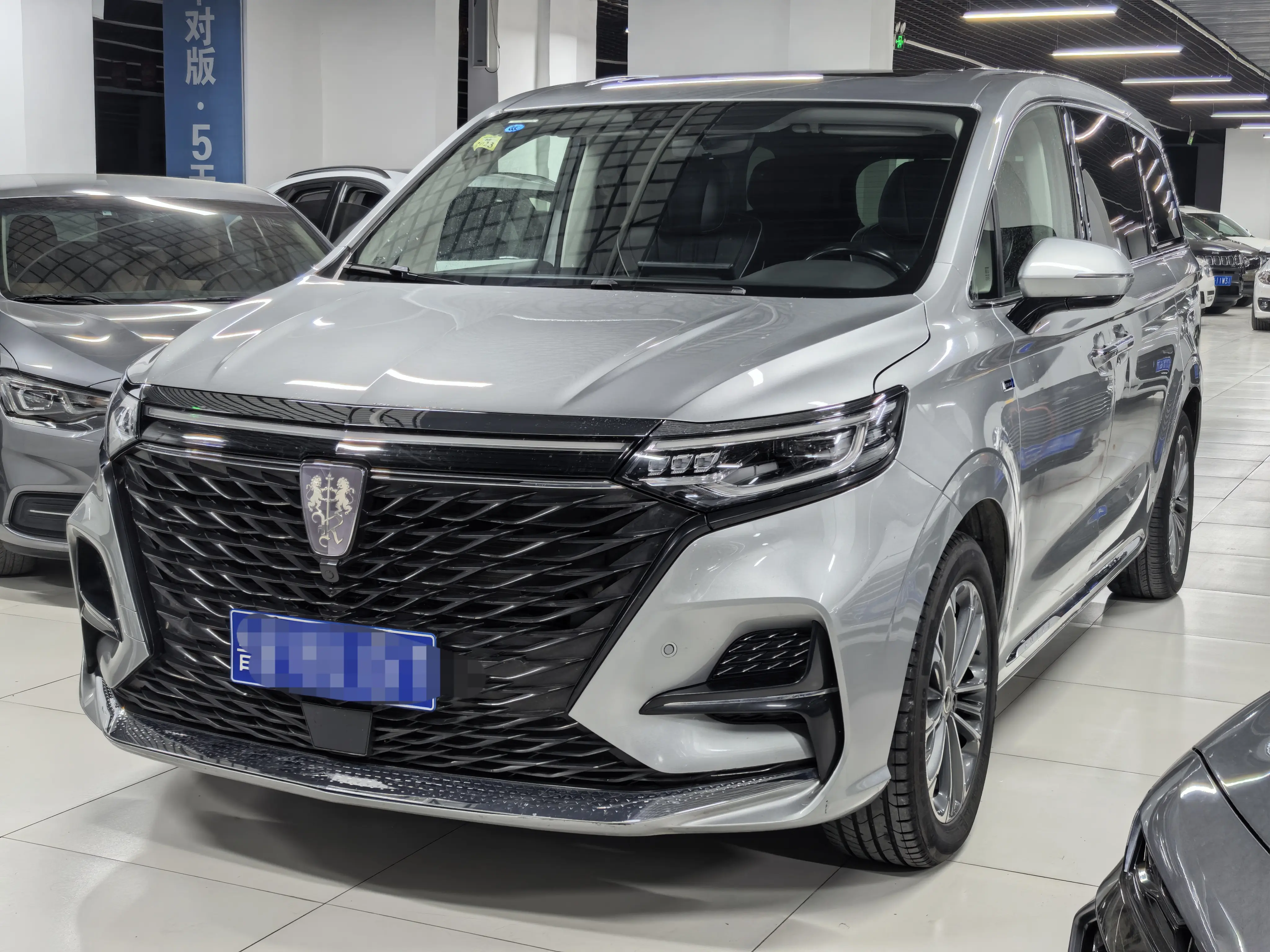 Roewe iMAX8  из Китая
