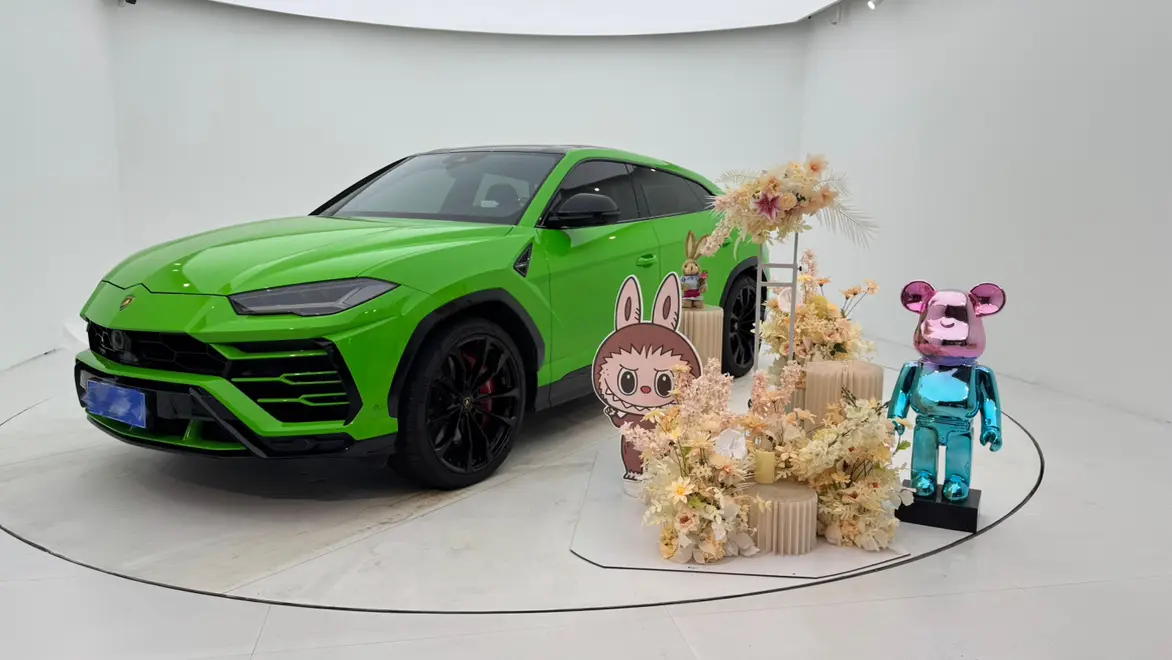 Lamborghini Urus  из Китая