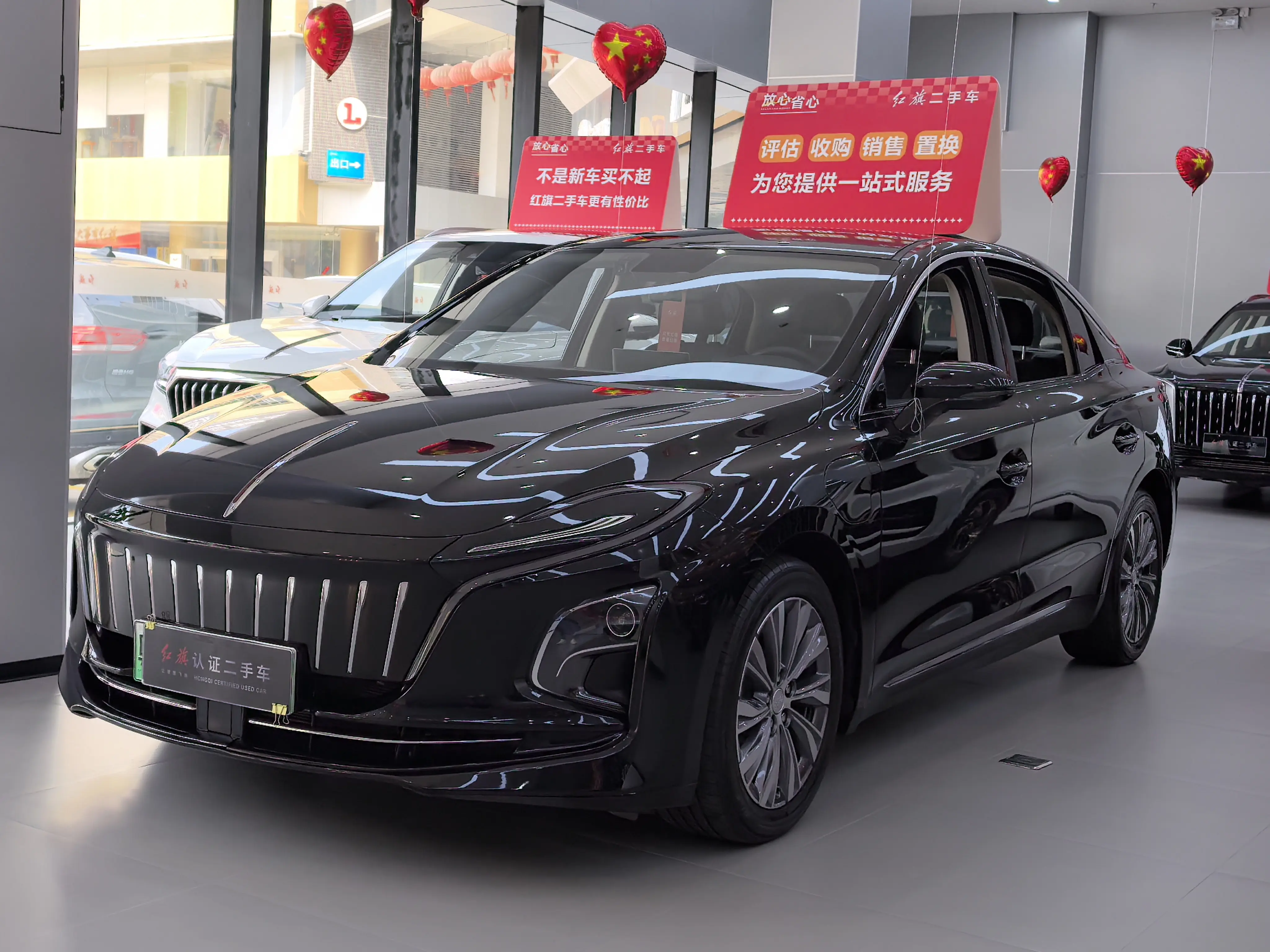 Hongqi E-QM5  из Китая