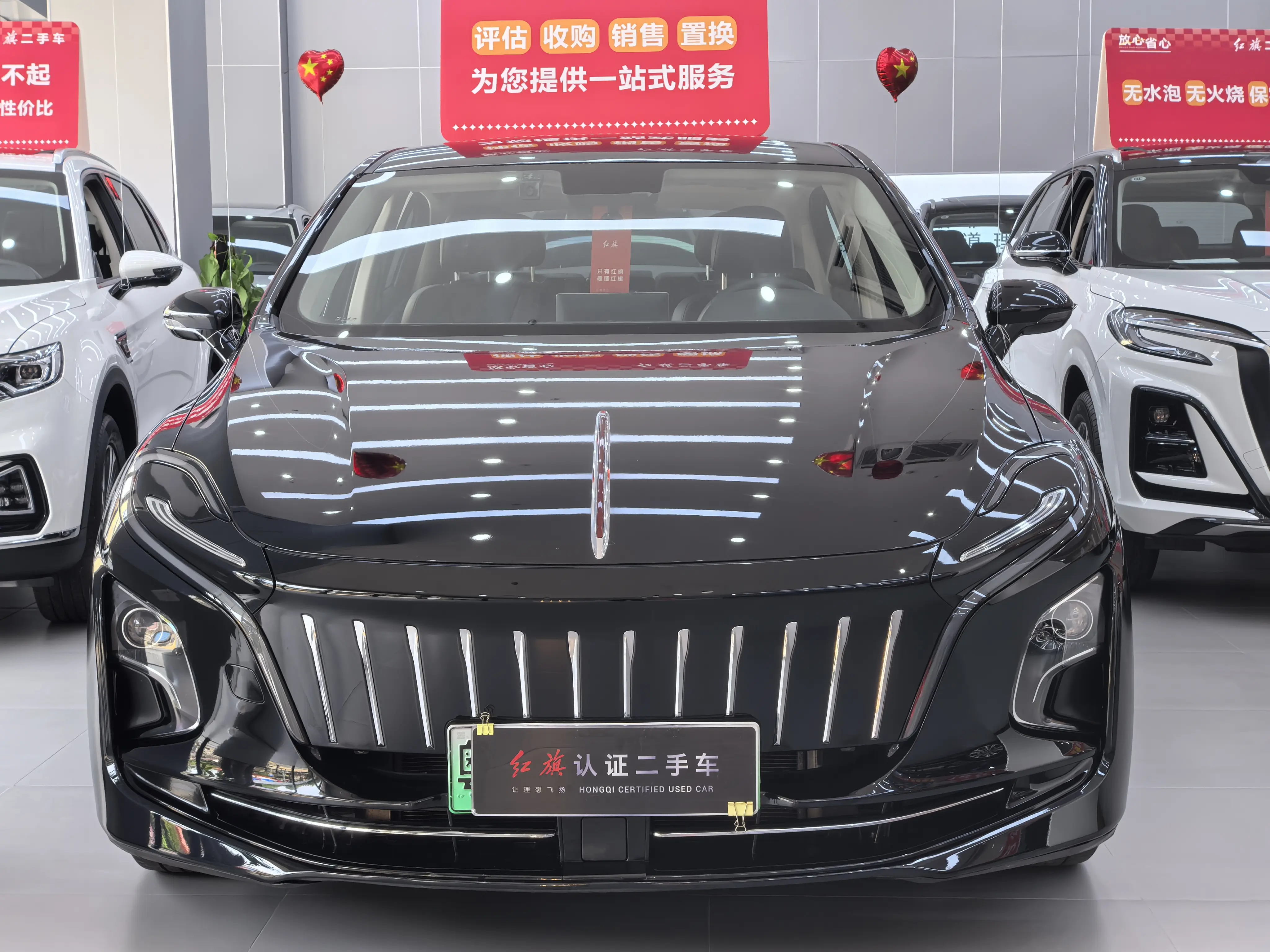Hongqi E-QM5  из Китая