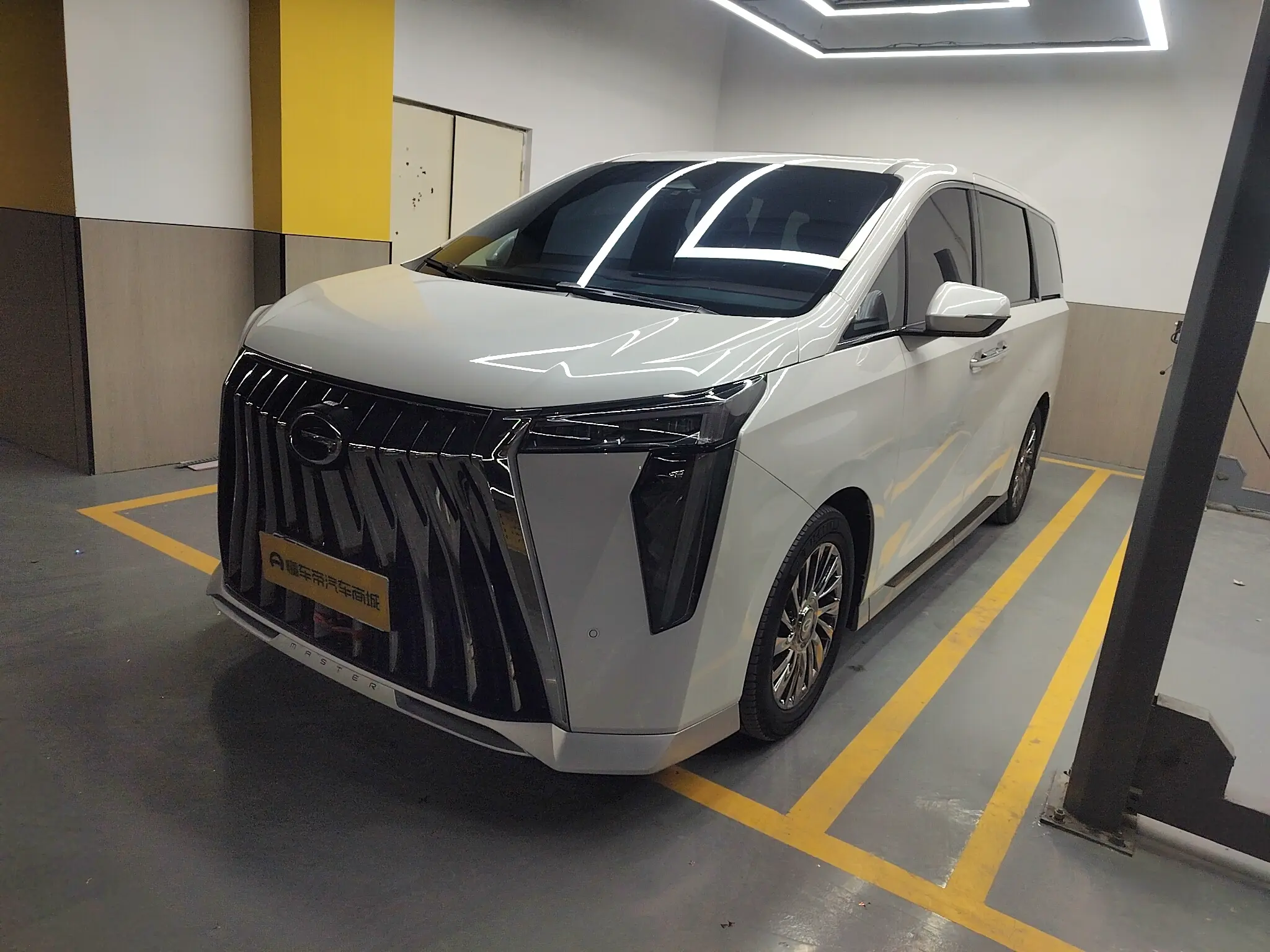 GAC Trumpchi M8  из Китая