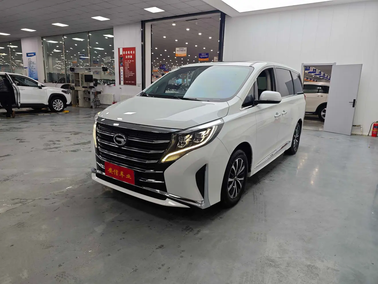 GAC Trumpchi M8  из Китая