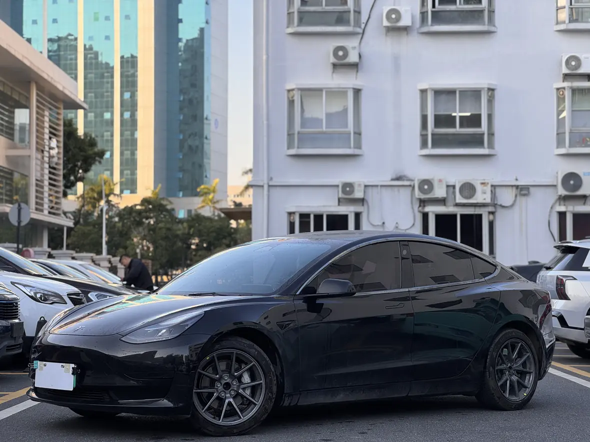 Tesla Model 3  из Китая