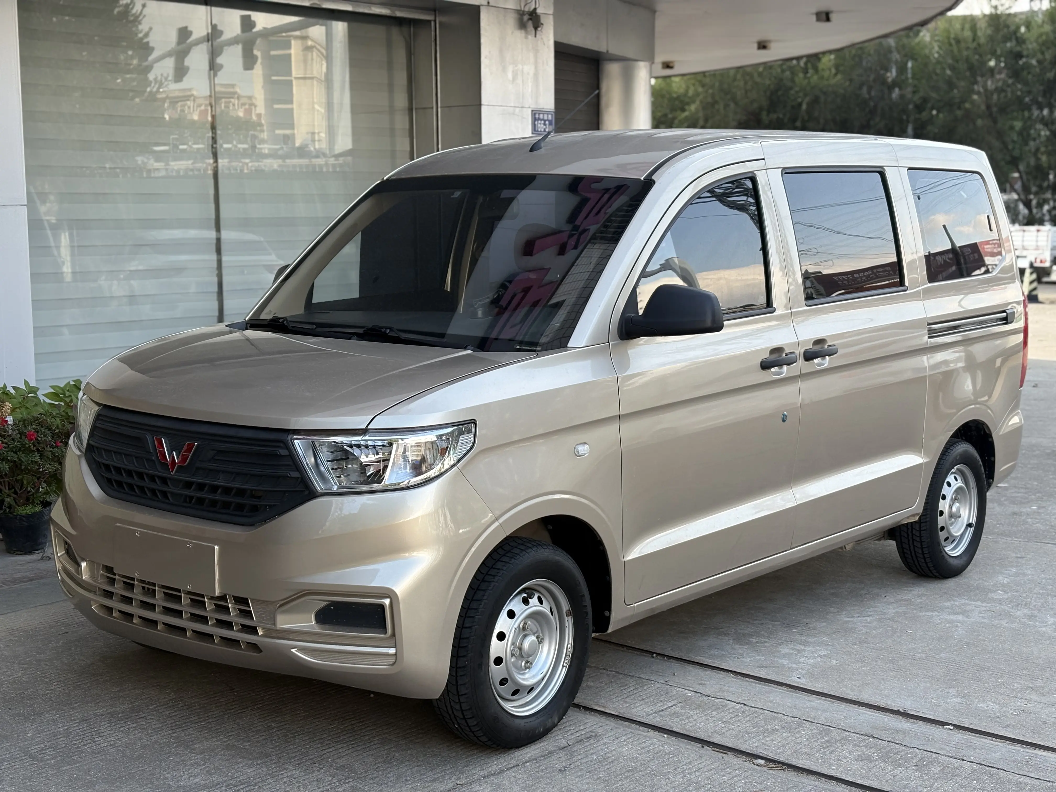 Wuling Hongguang V  из Китая