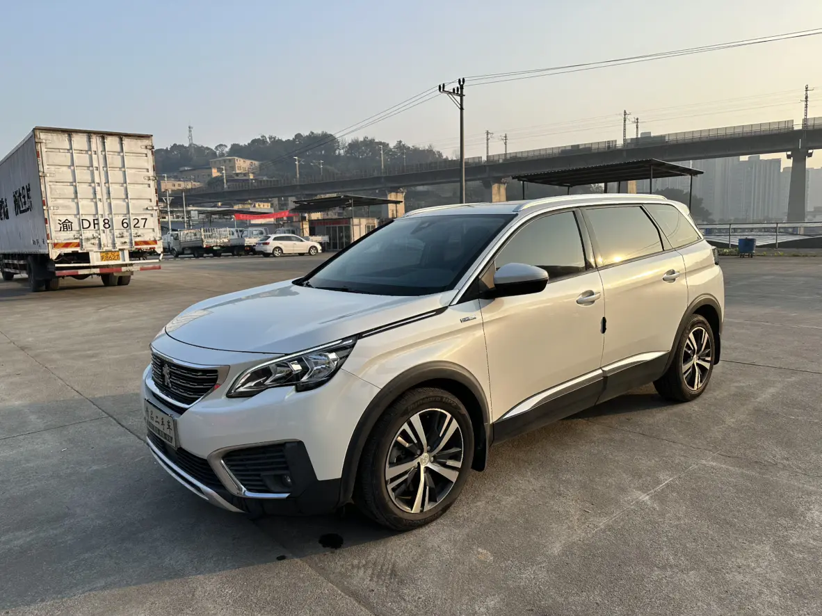 Peugeot 5008  из Китая