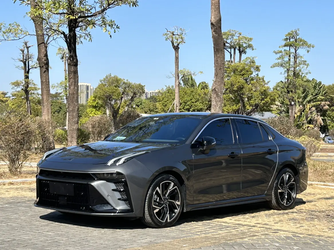 Lynk & Co 03
