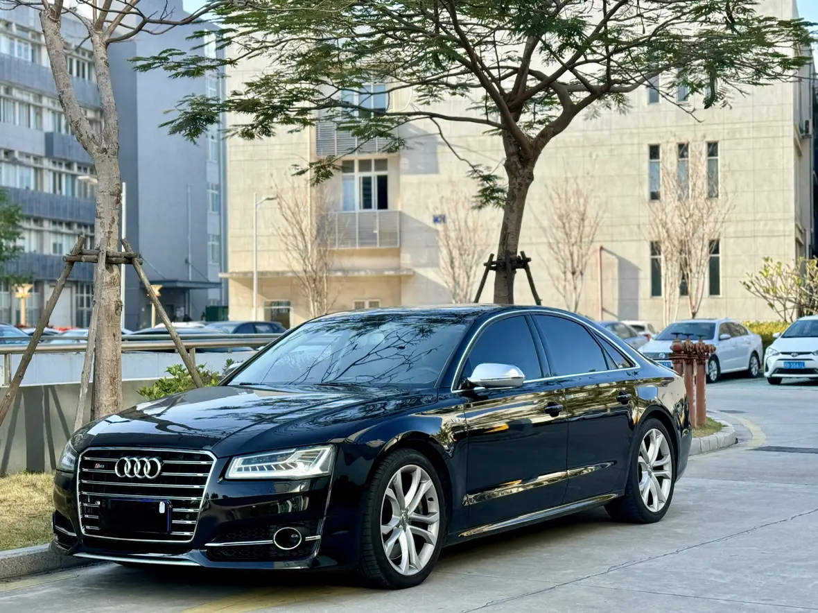 Audi S8  из Китая