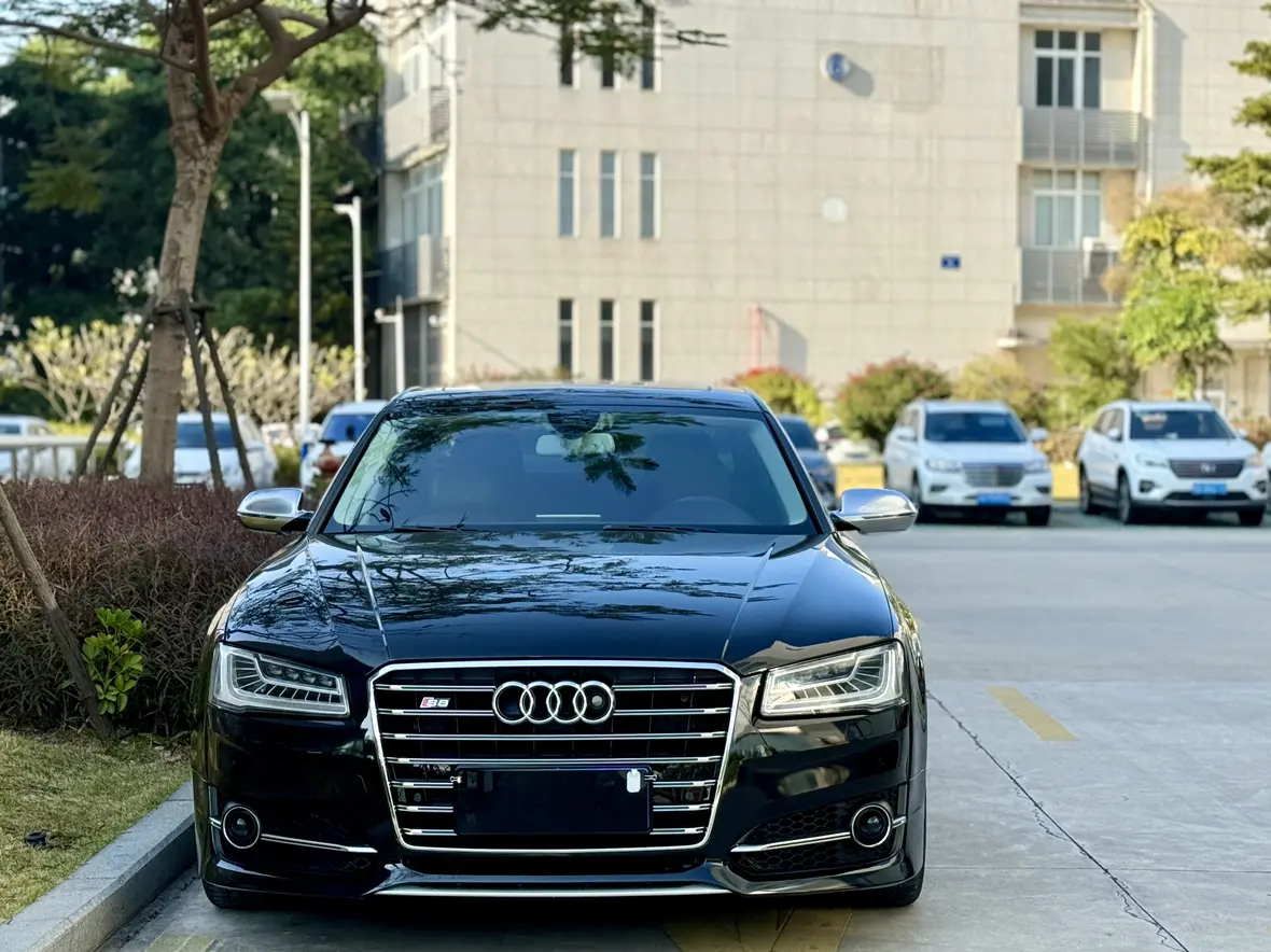 Audi S8  из Китая