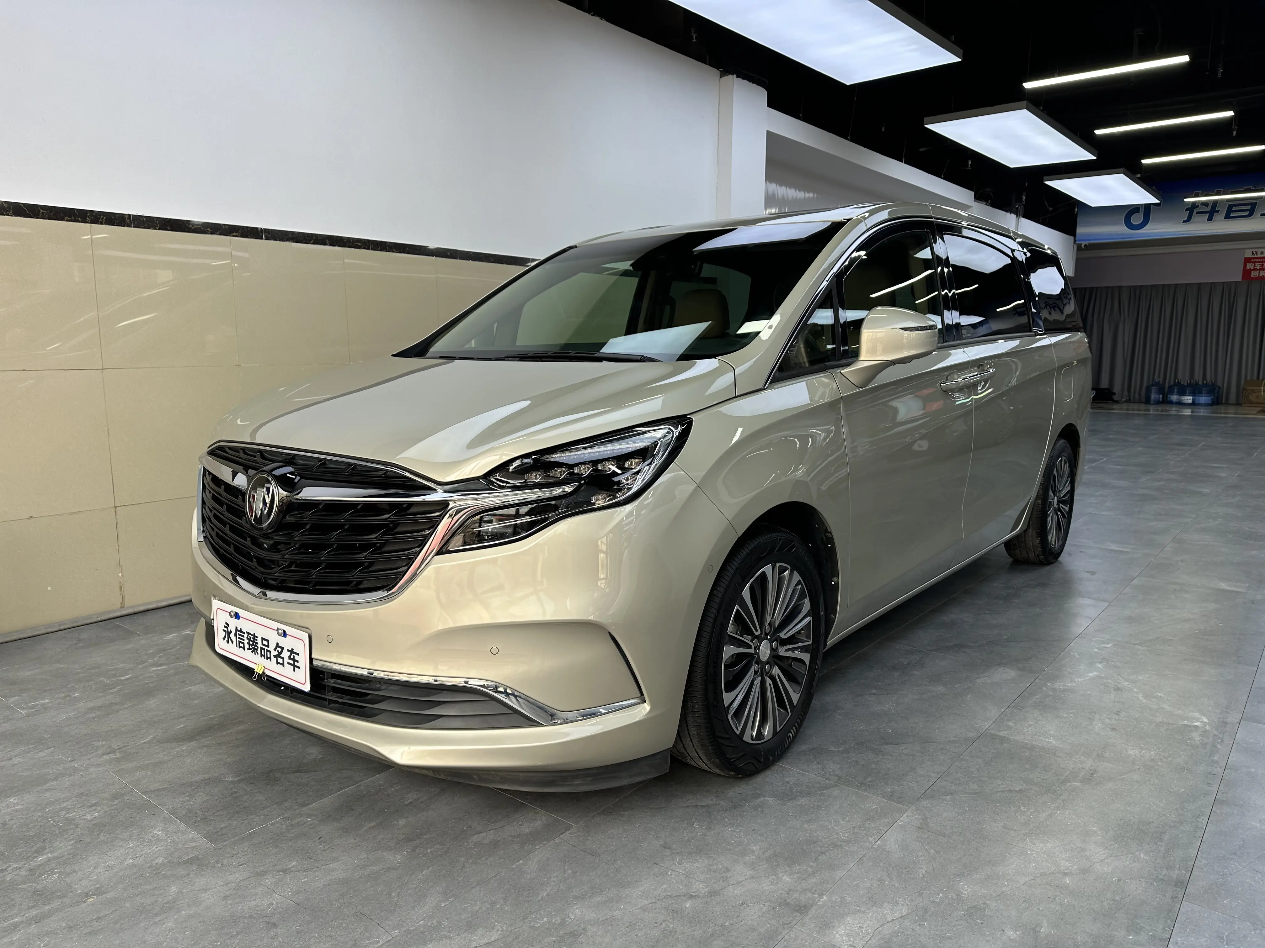 Buick GL8  из Китая