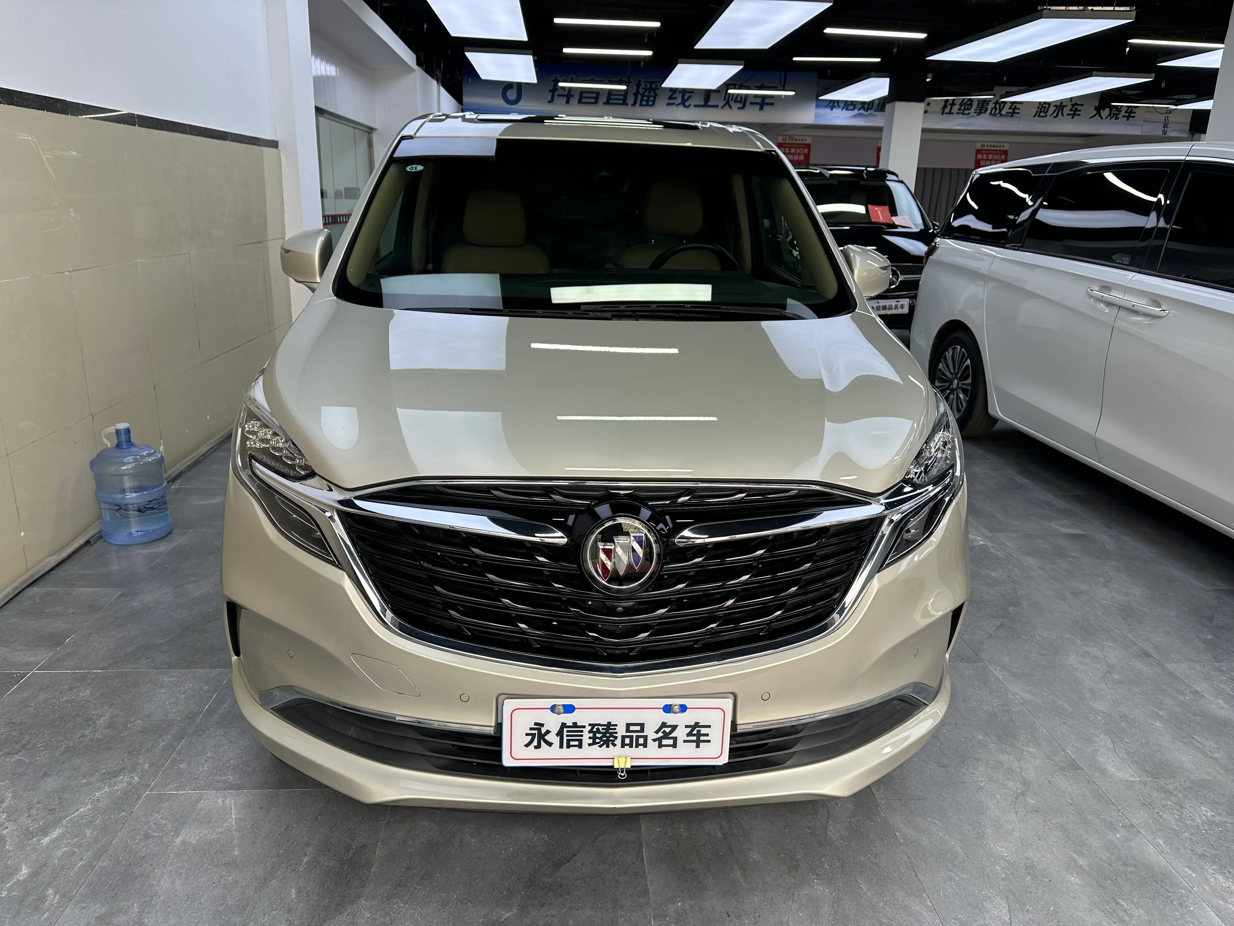 Buick GL8  из Китая