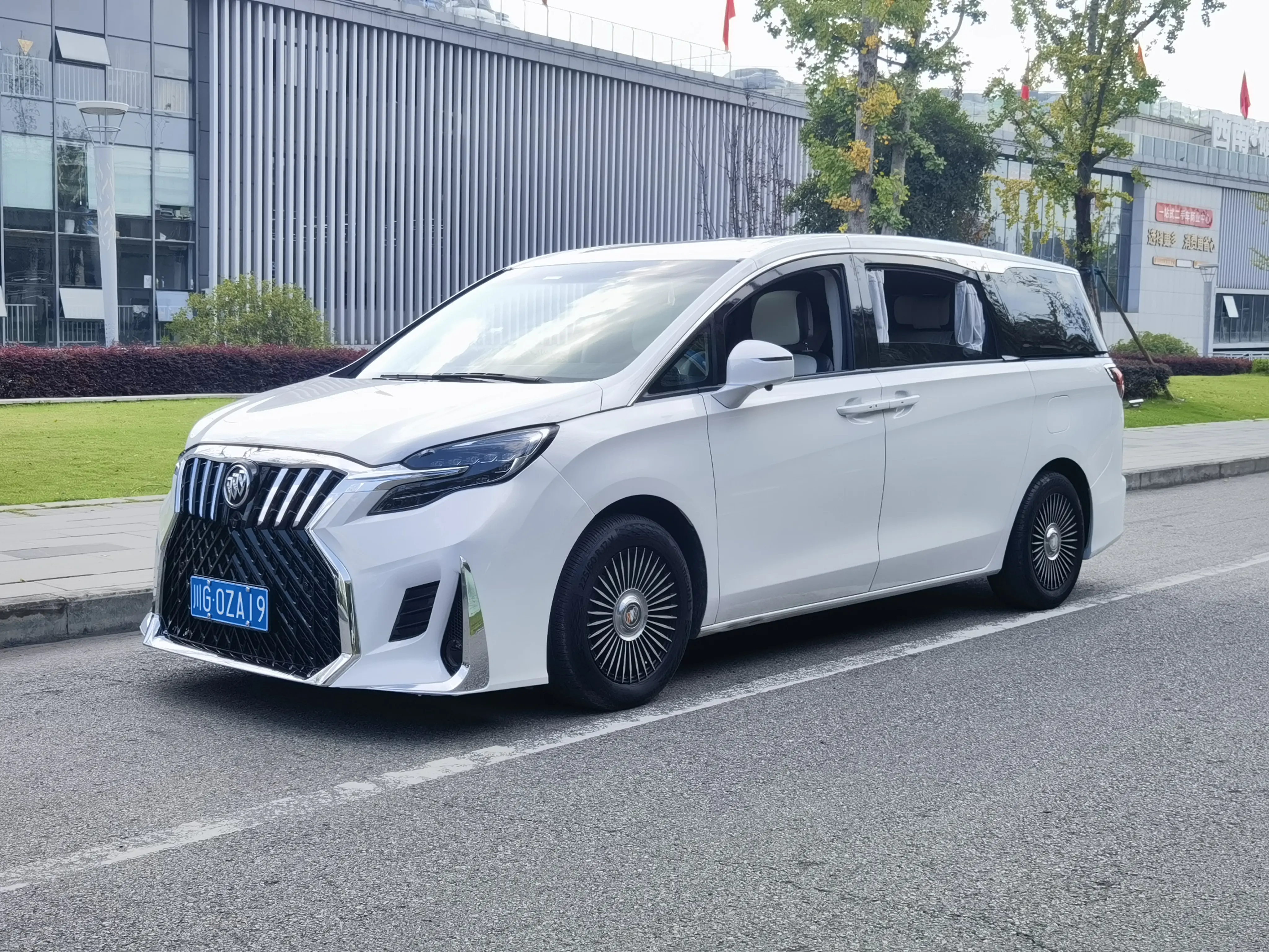 Buick GL8  из Китая