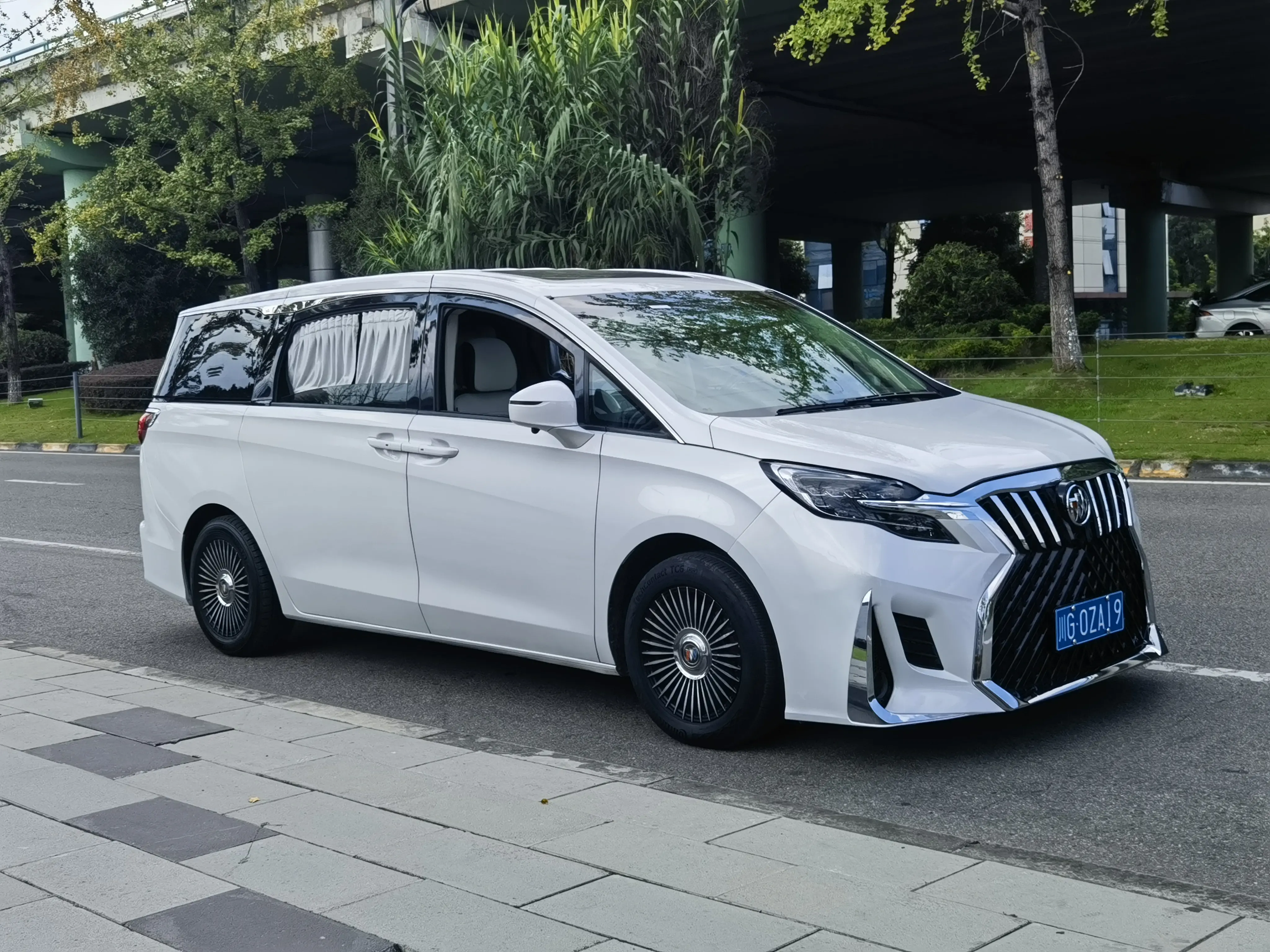 Buick GL8  из Китая