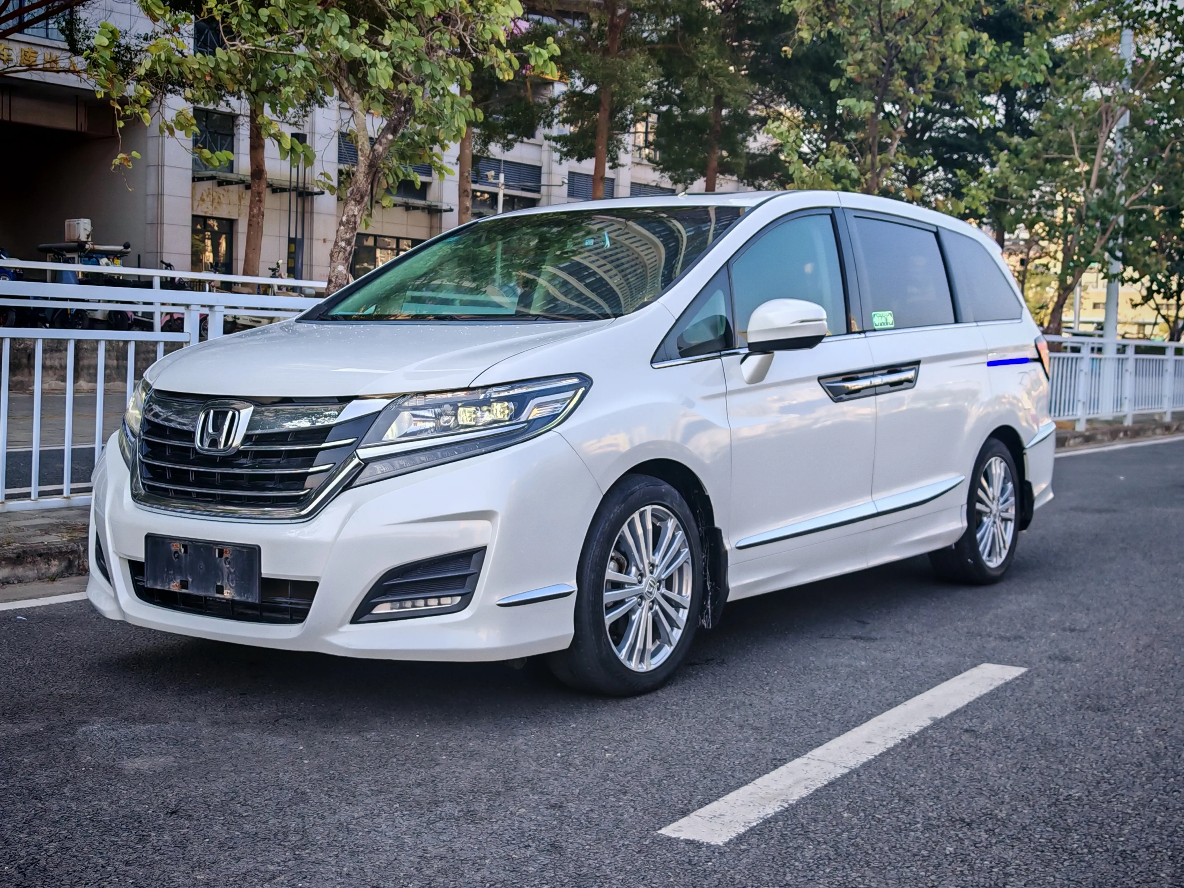 Honda Elysion (Alison)  из Китая