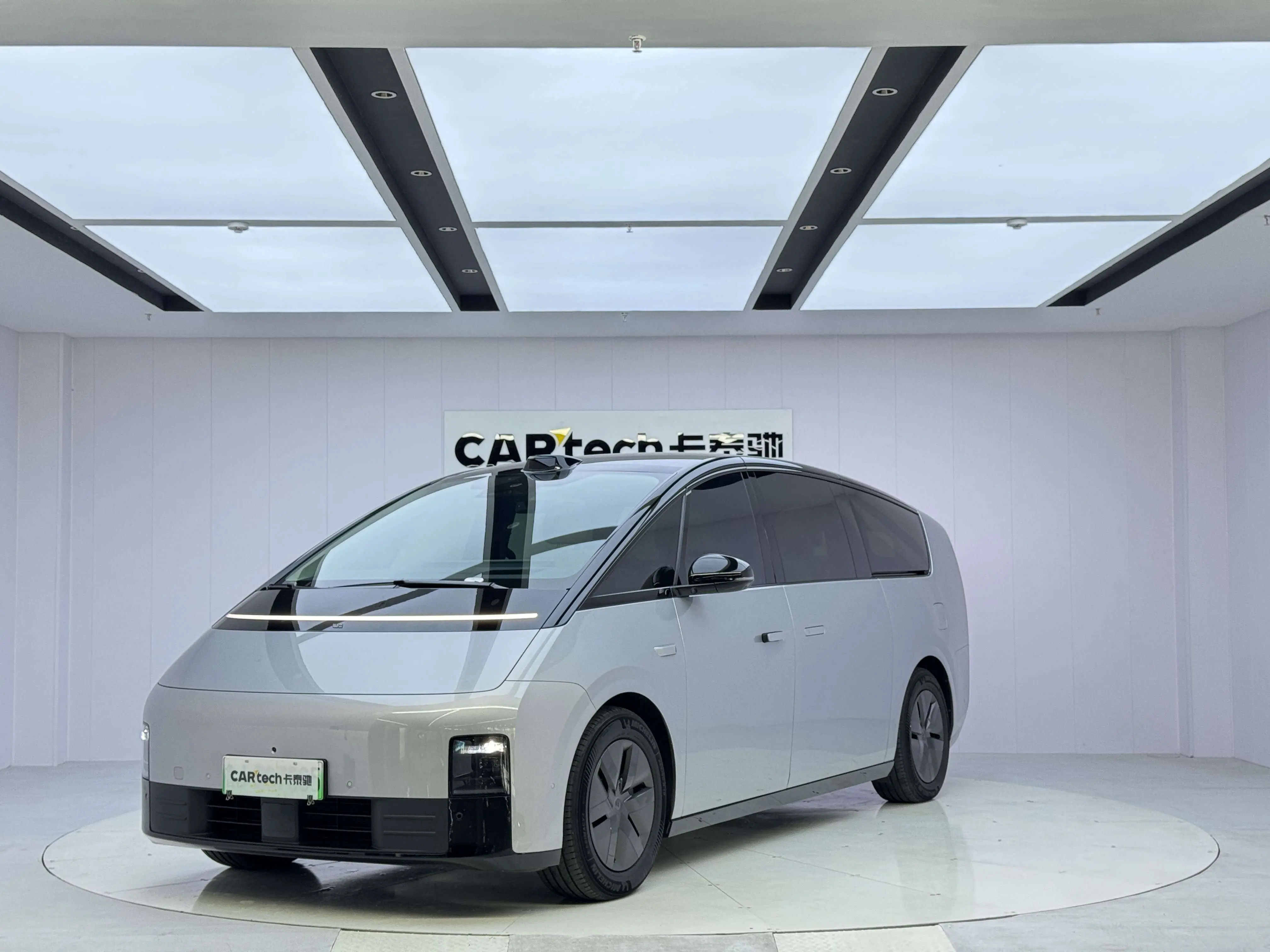 Li MEGA (Ideal MEGA)  из Китая