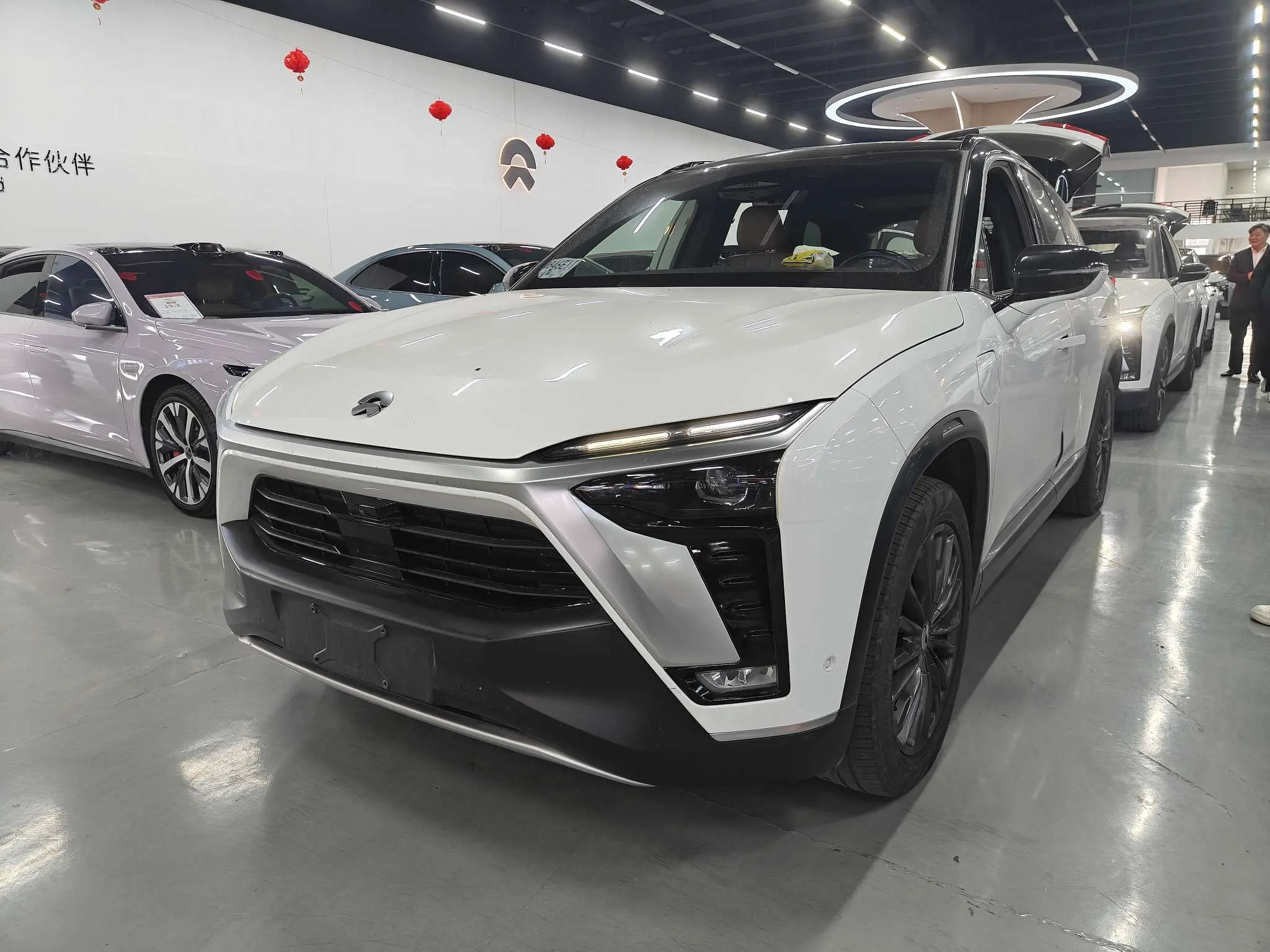 NIO ES8  из Китая