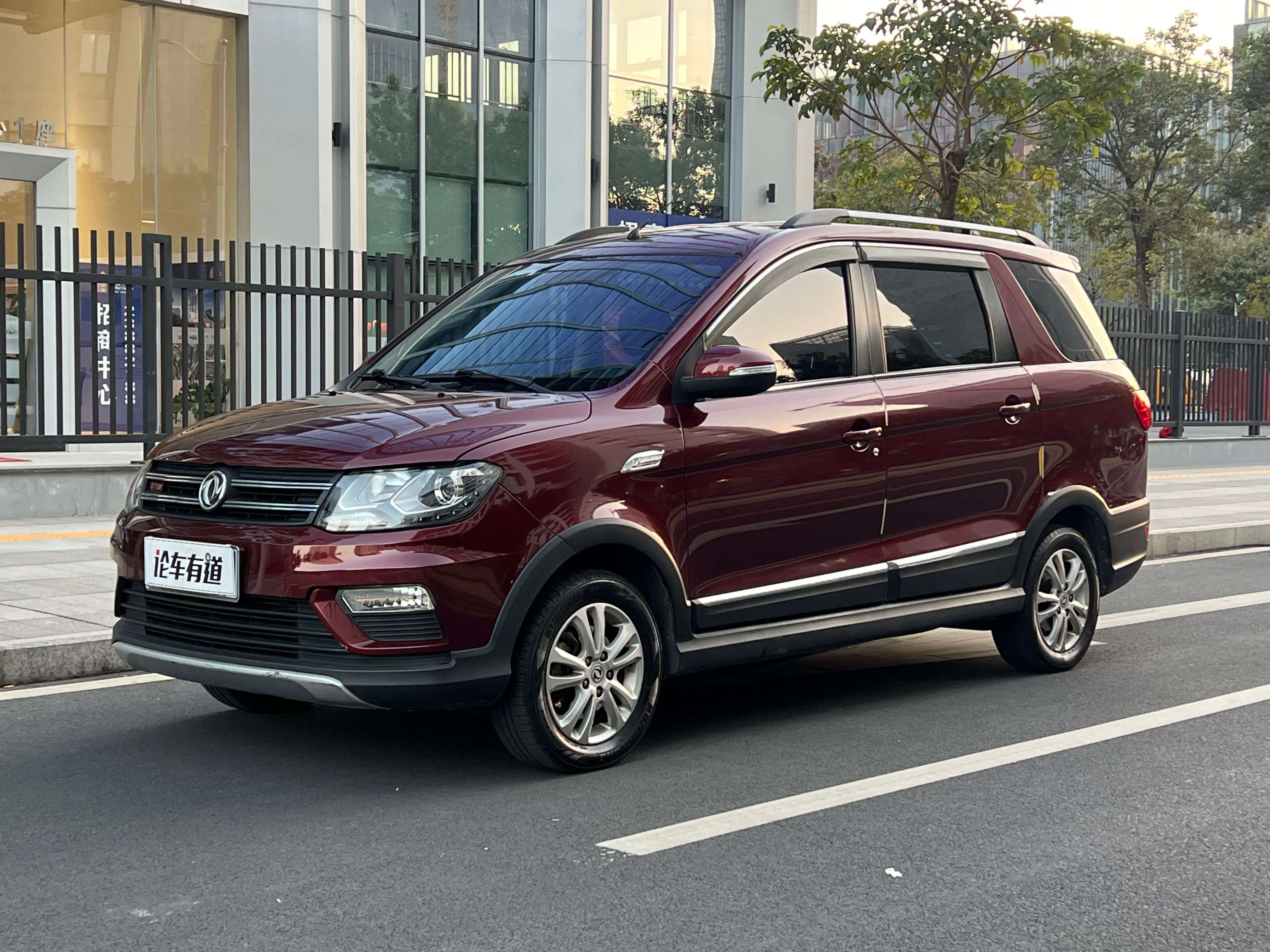 Dongfeng Fengon 370  из Китая