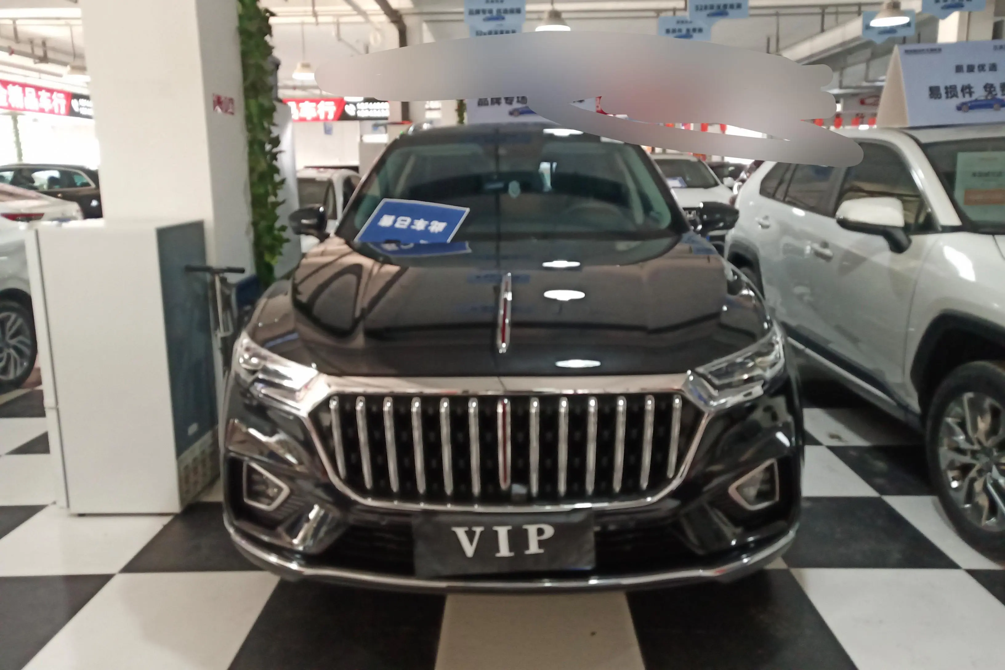 Hongqi HS5  из Китая