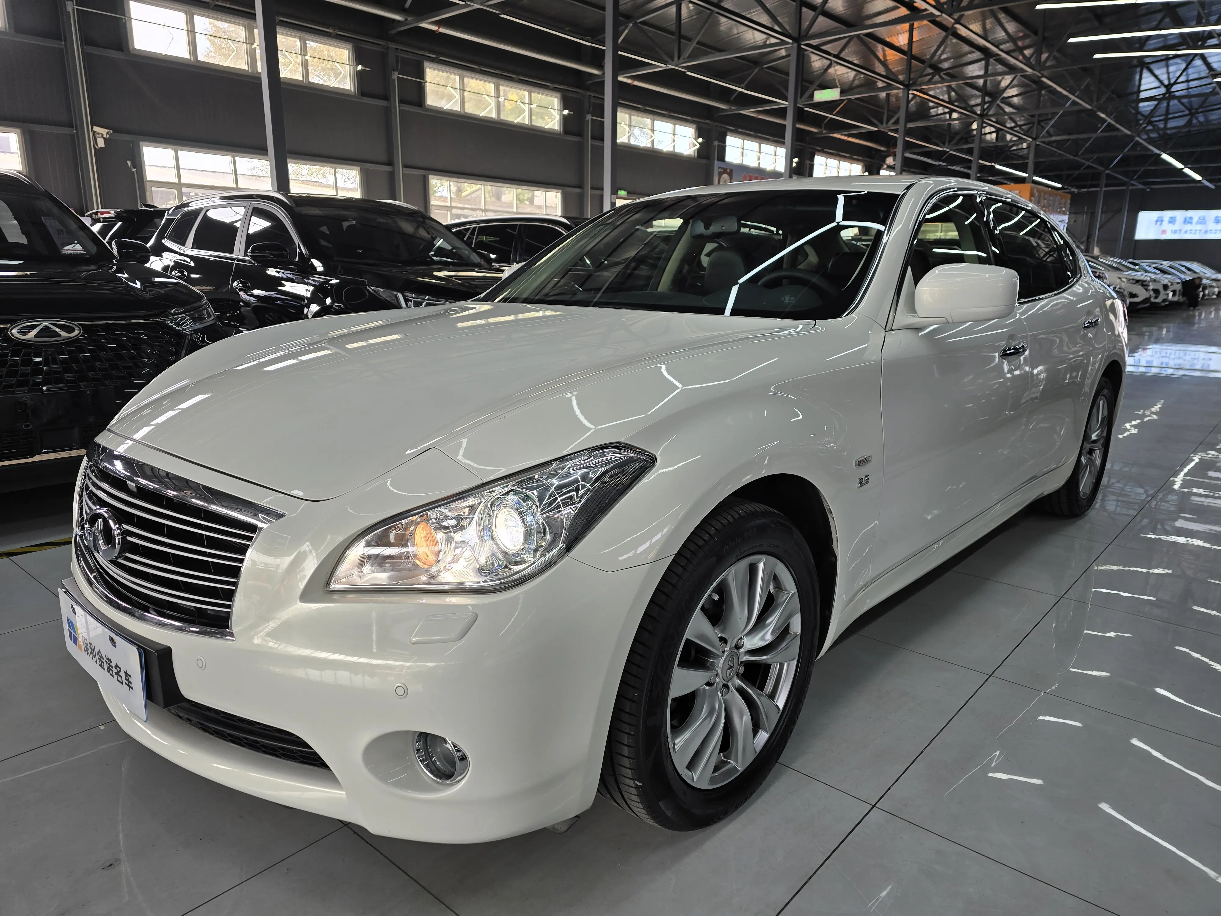 Infiniti Q70  из Китая